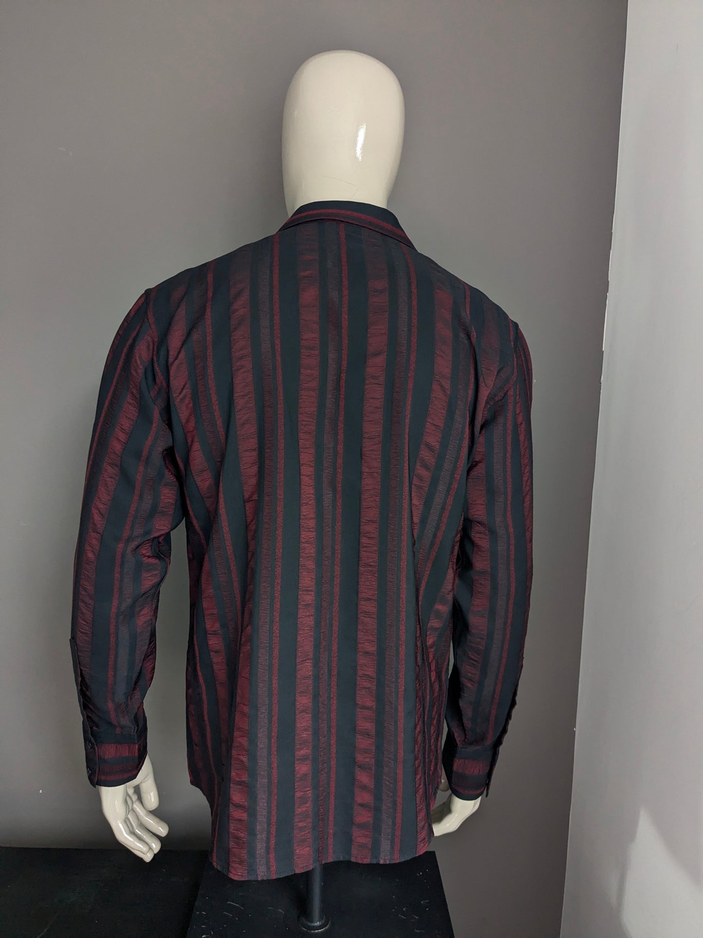 Vintage Clockhouse Shirt. Red black wrinkle motif, size L,