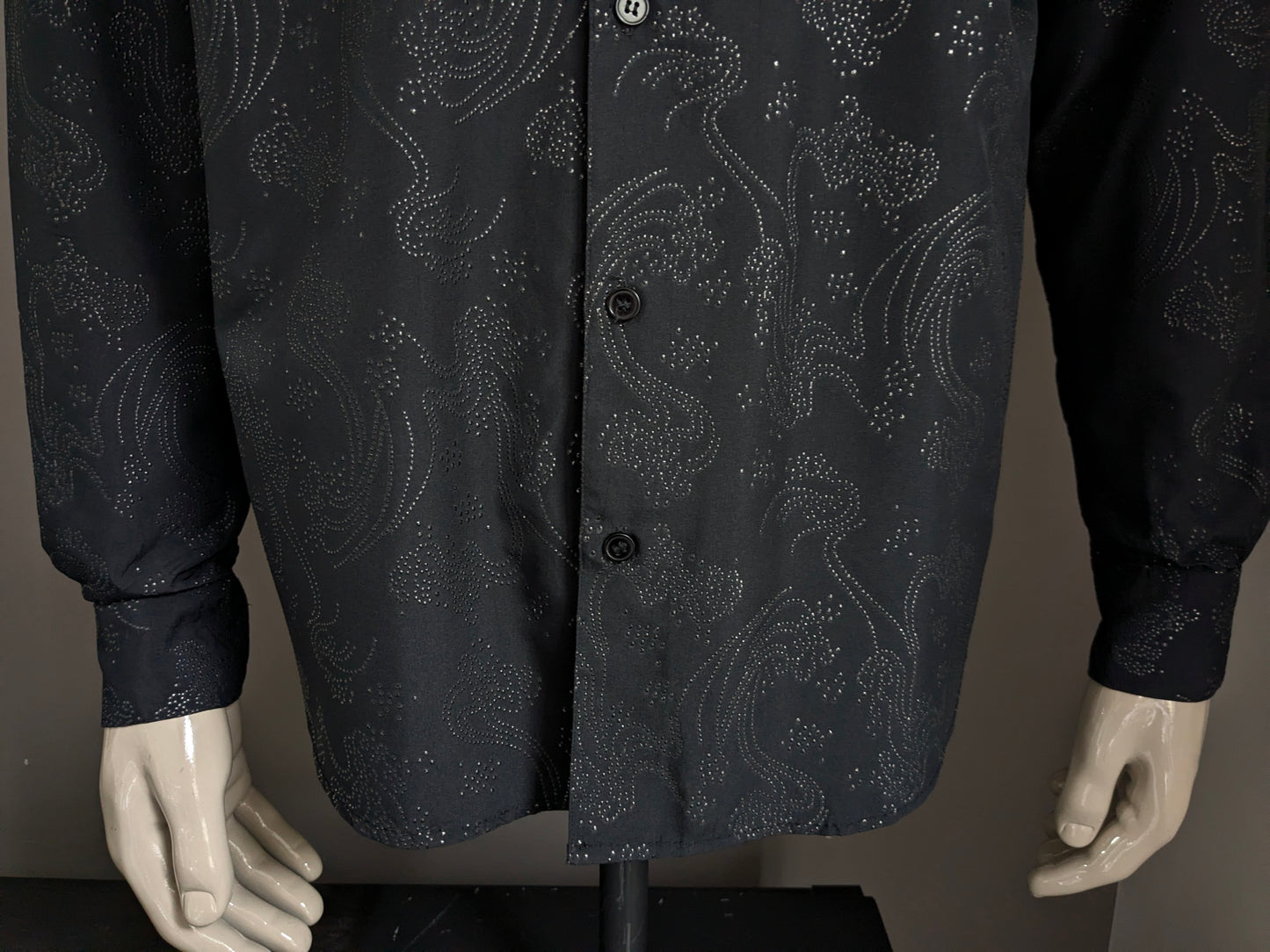 Vintage new concept shirt. Black silver tangible motif. Size XL.