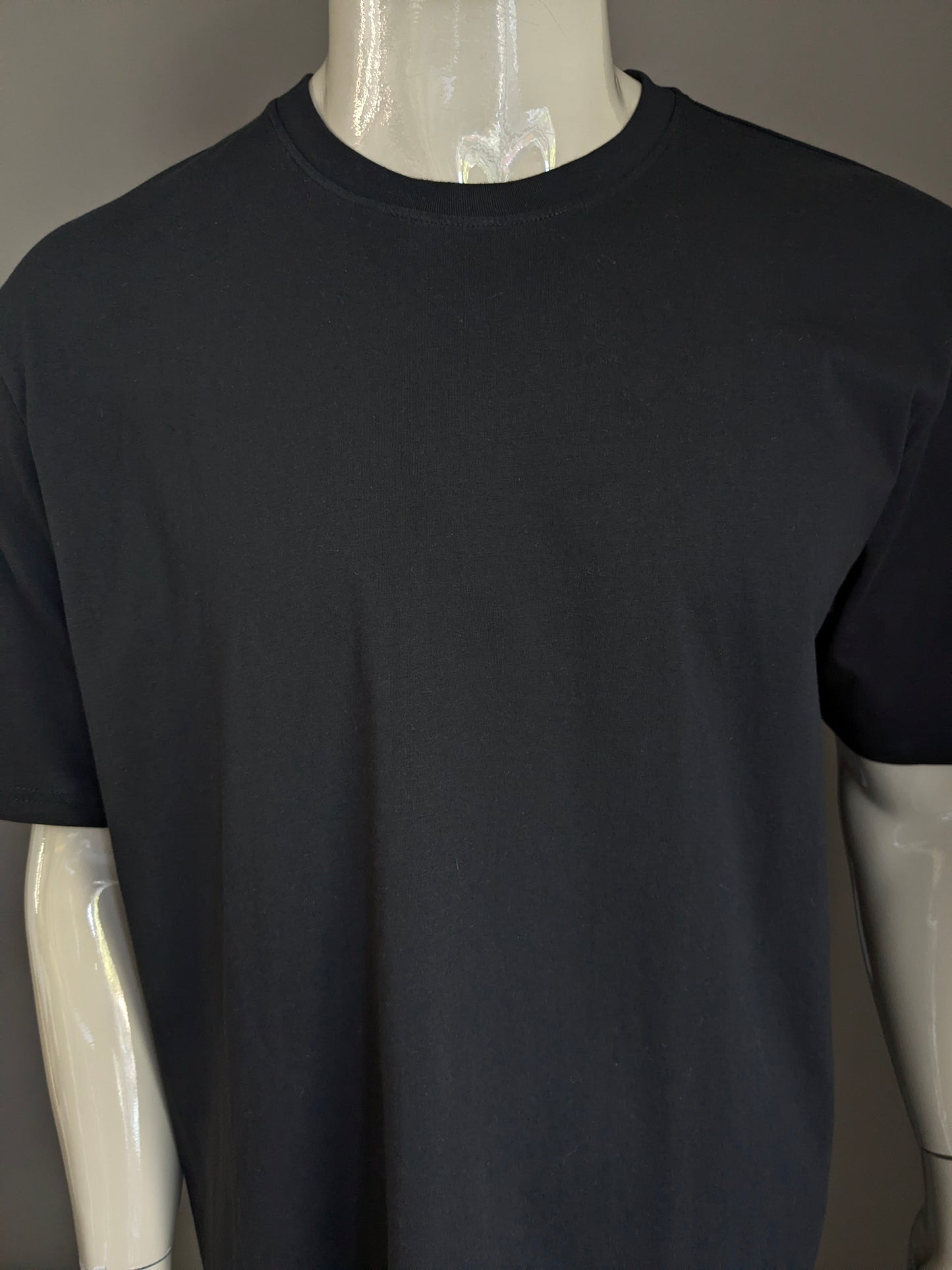 Girav shirt. Long Fit. Black colored. Size 3XL / XXXL.