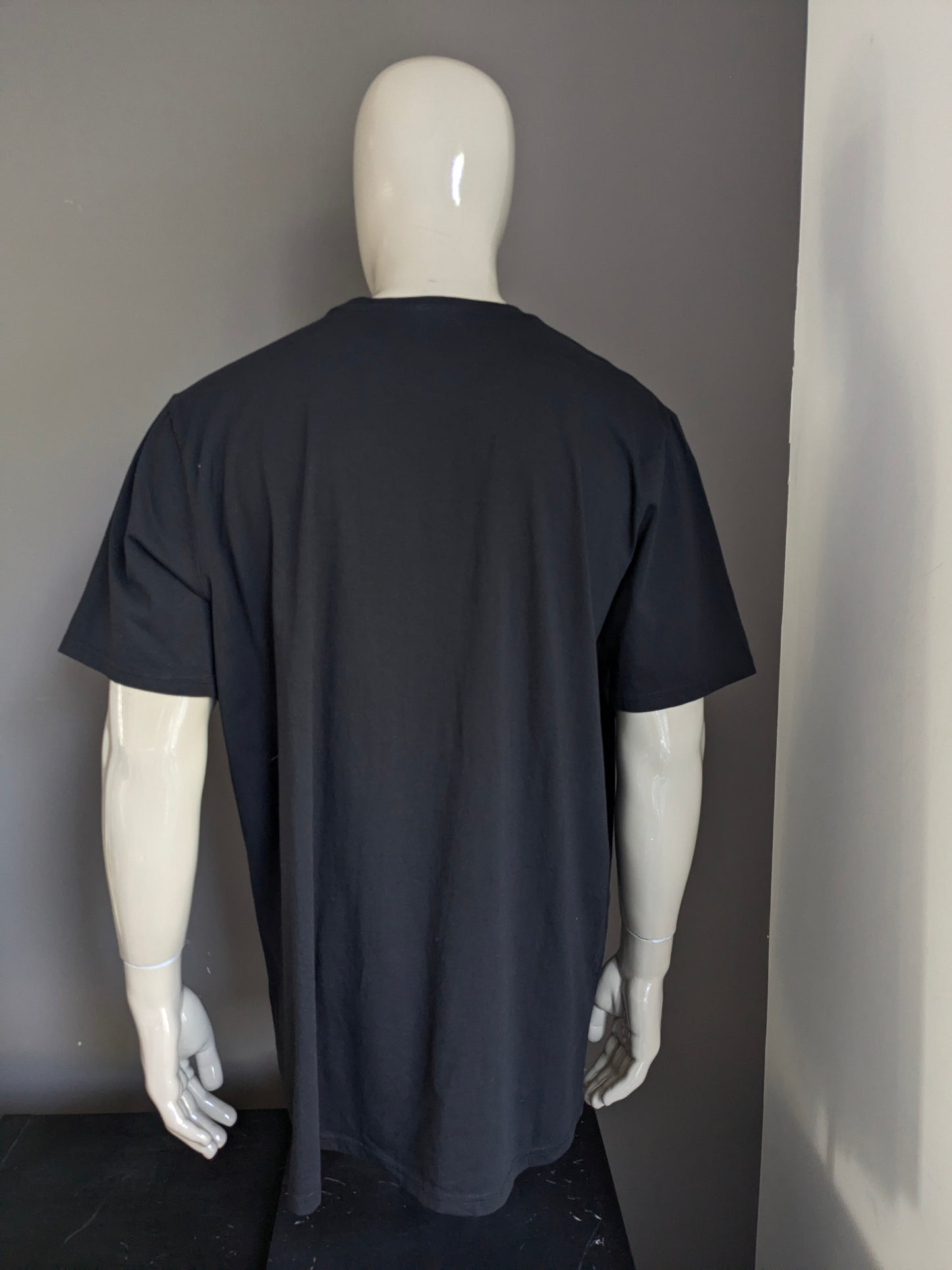 Girav shirt. Long Fit. Black colored. Size 3XL / XXXL.