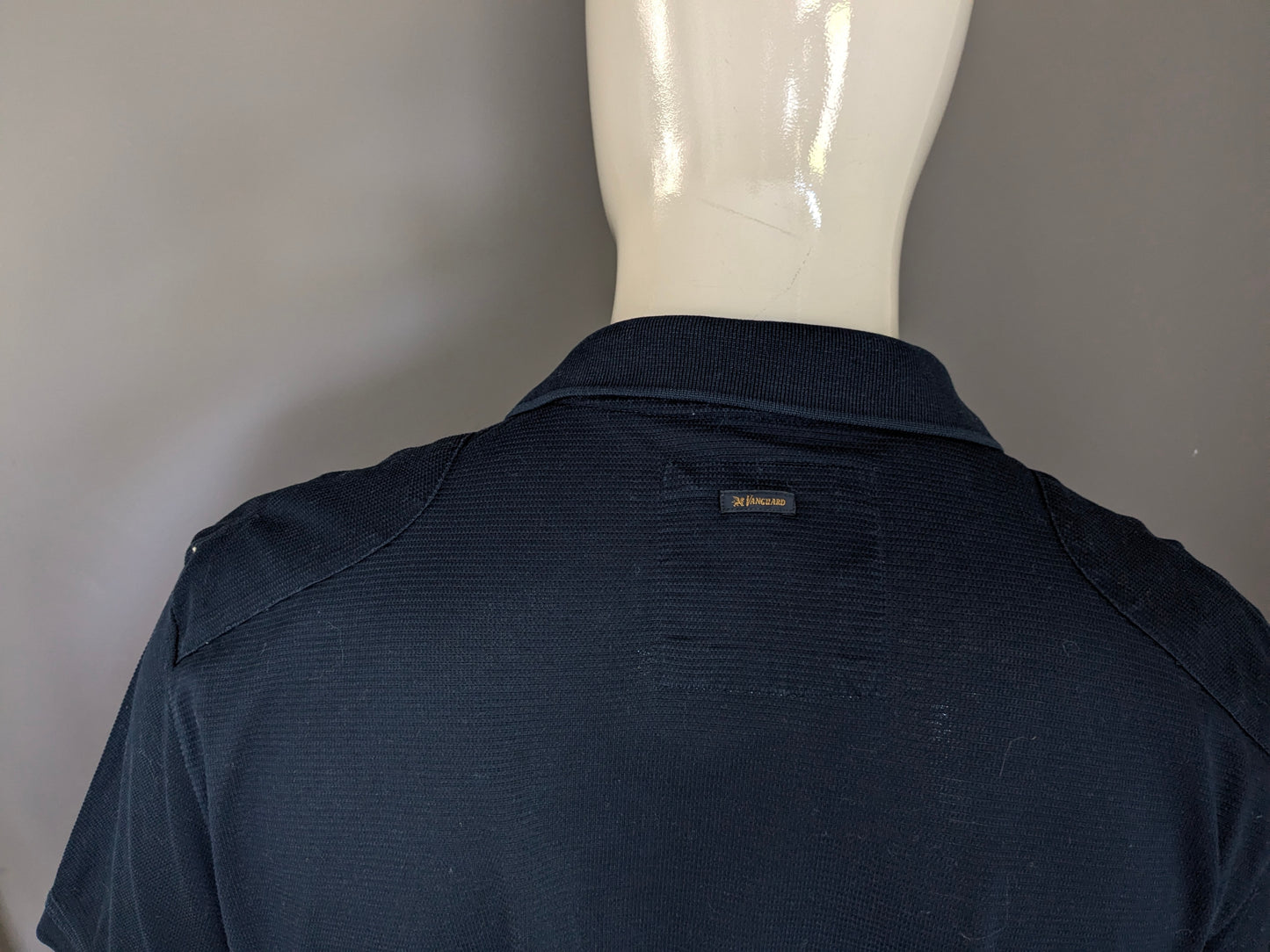 Vanguard Polo. Dark blue, slightly translucent striped motif. Size 3XL / XXXL.