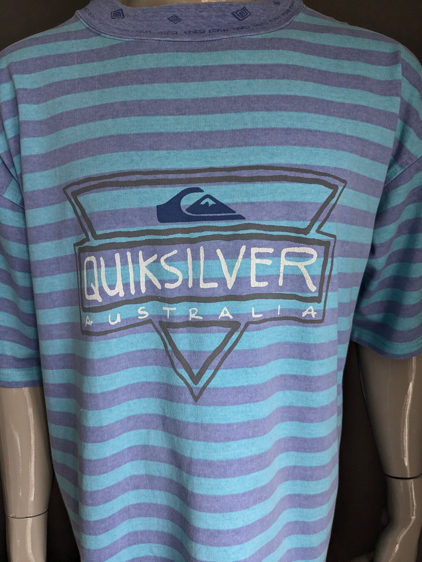 Quiksilver vintage shirt. Blue purple striped with print. Size XL.