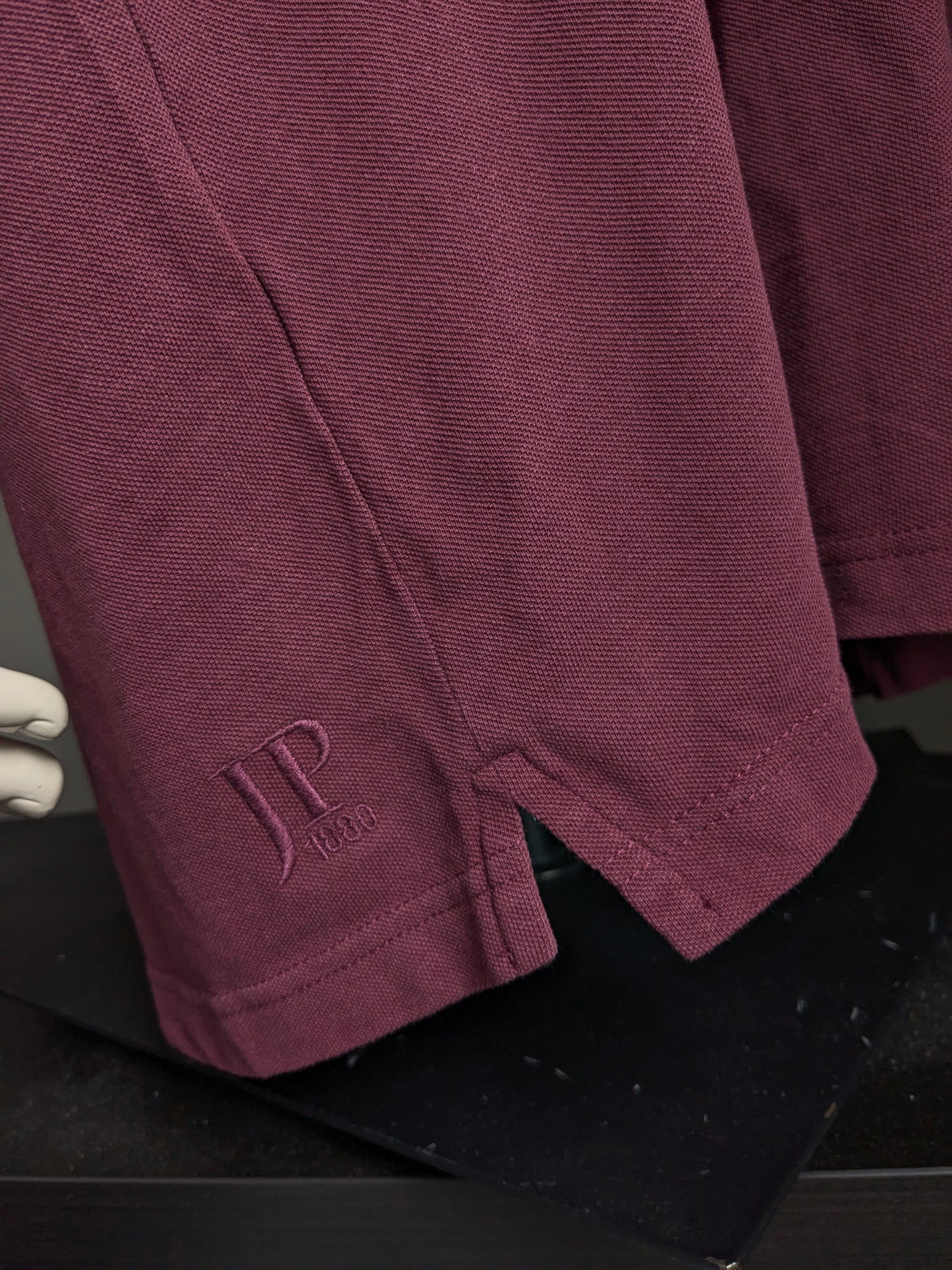 JP1880 polo. Bordeaux gekleurd. Maat 6XL / XXXXXXL.