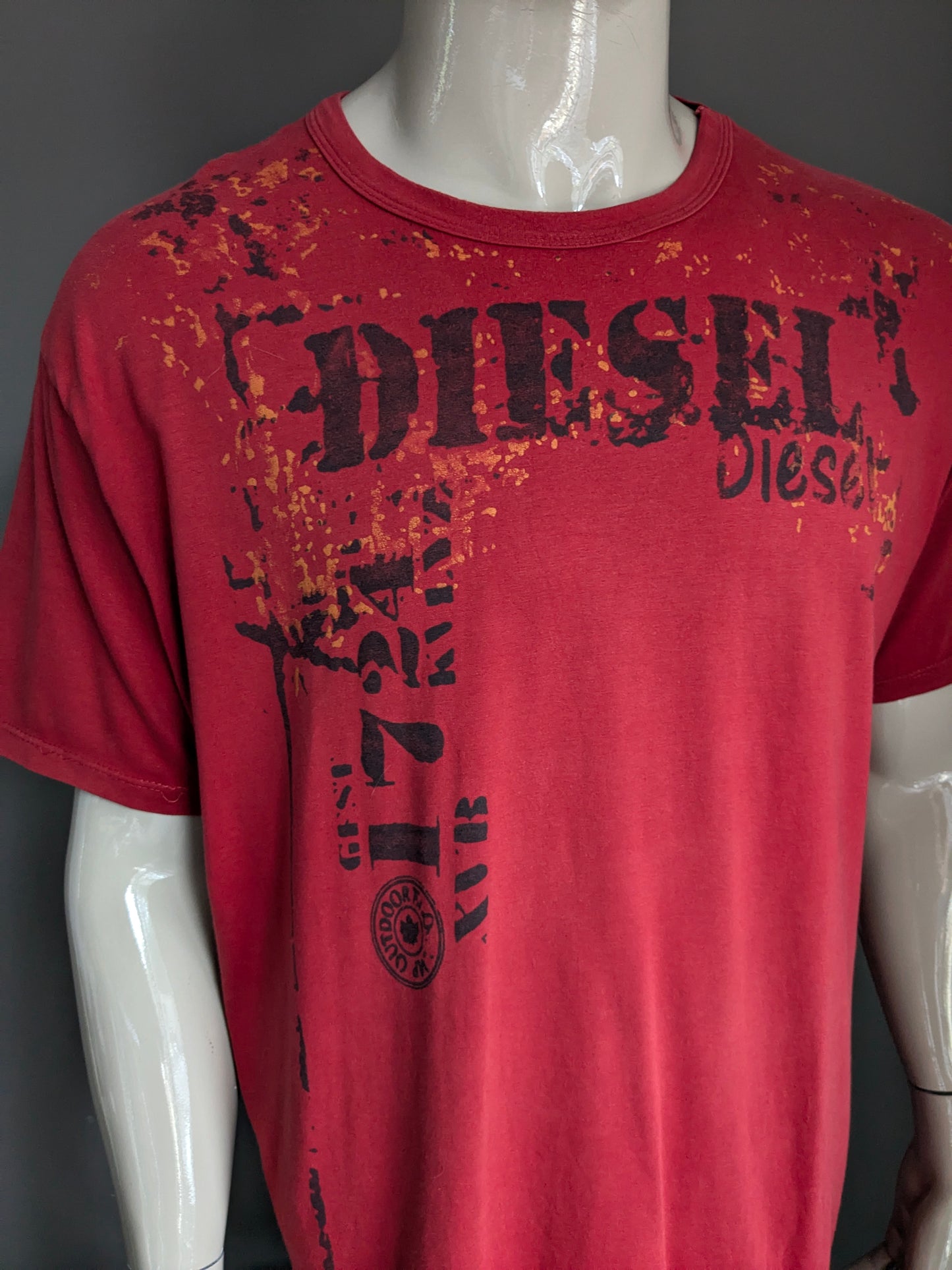 Camicia diesel. Rosso con stampa. Dimensione 4xl-xxxxl / 3xl-xxxl.