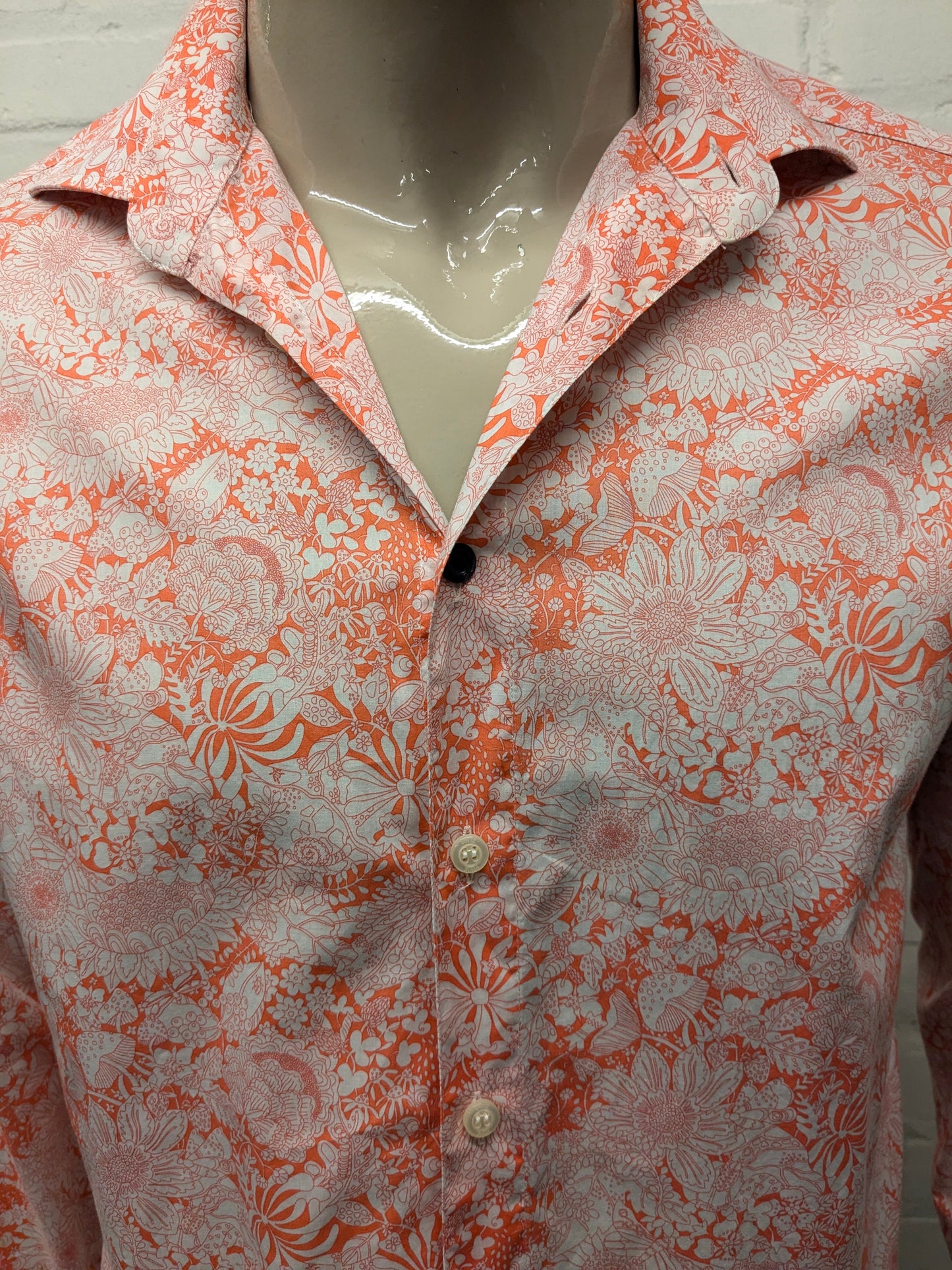 Vintage Zilton shirt. Orange white floral. Size M.