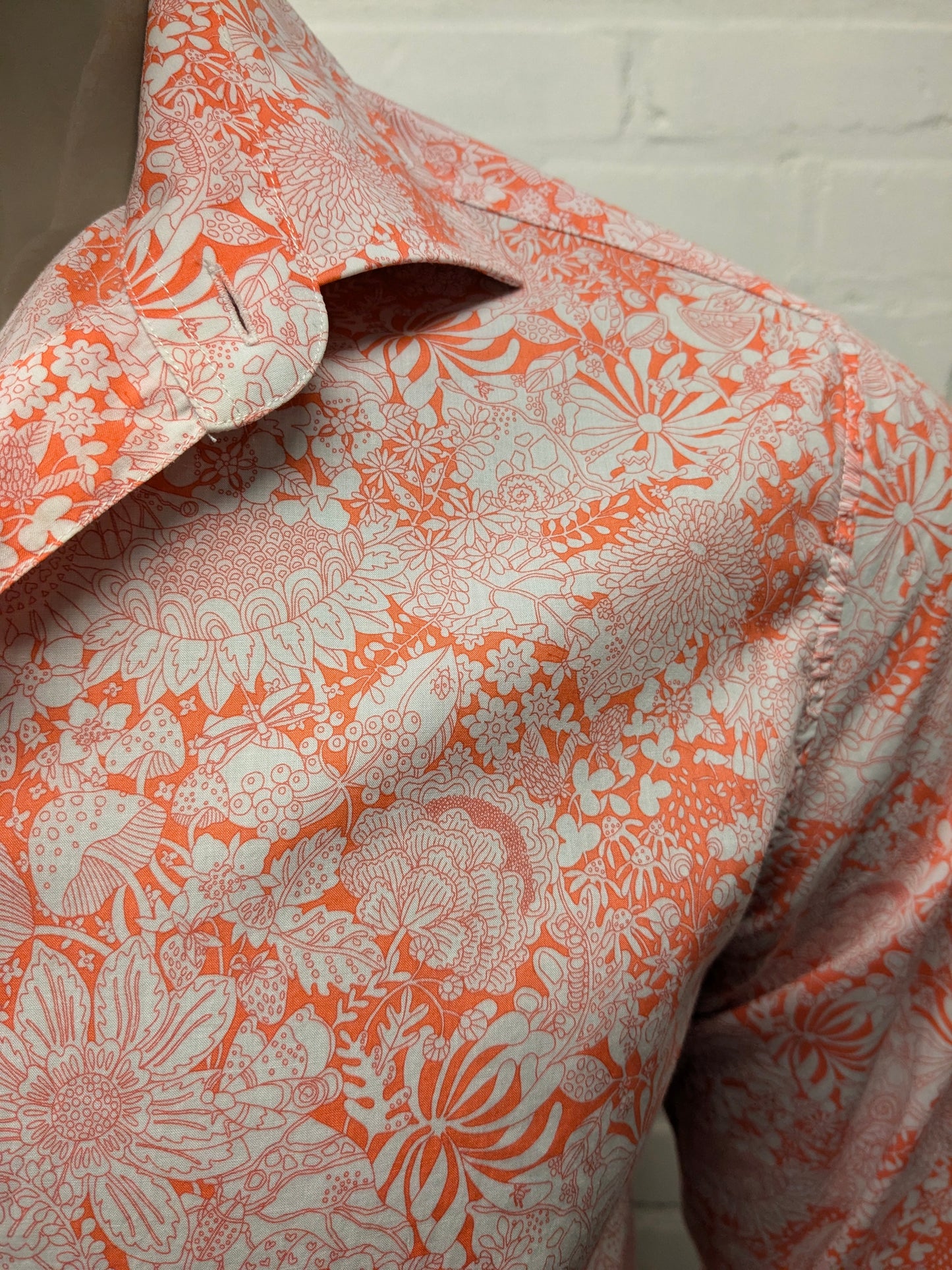 Vintage Zilton shirt. Orange white floral. Size M.