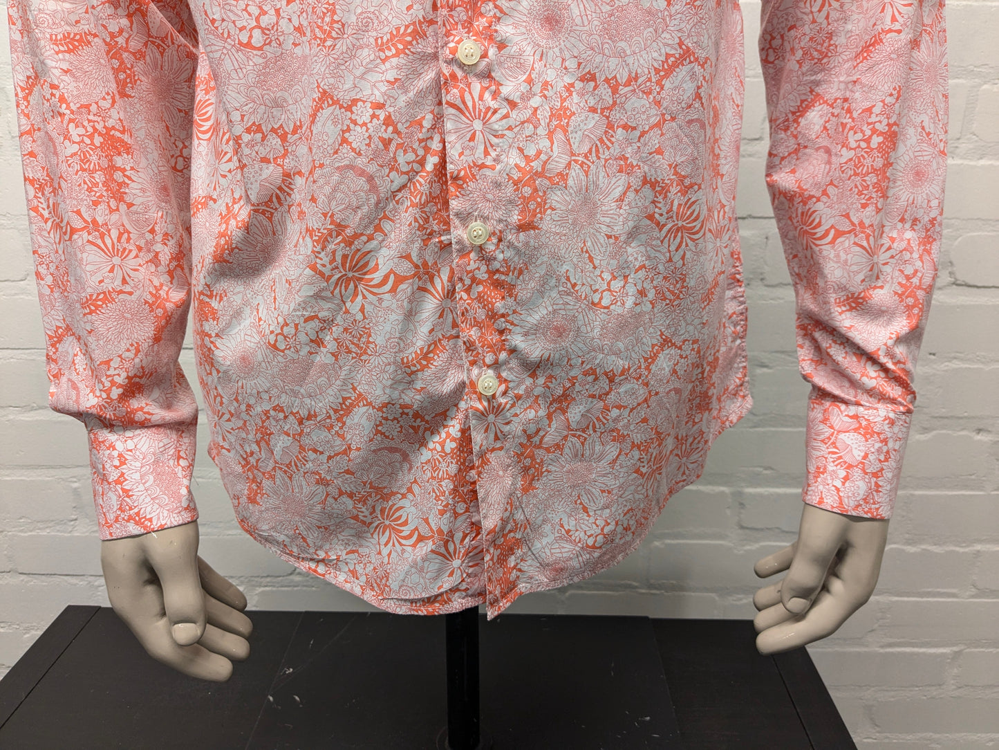 Vintage Zilton shirt. Orange white floral. Size M.