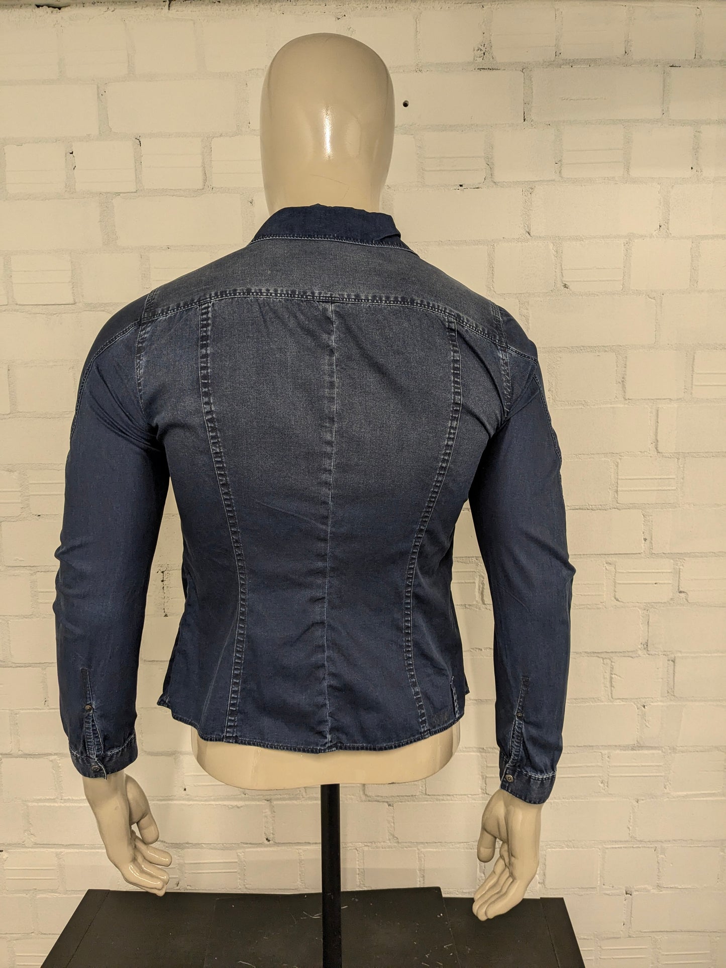 G-Star RAW jeans overhemd met drukknopen. Donker Blauw gekleurd. Maat M.