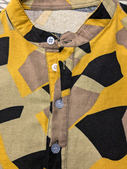 Camisa sin marca con cuello agricultor / mao / boeren. Estampado negro marrón amarillo. Tamaño L.