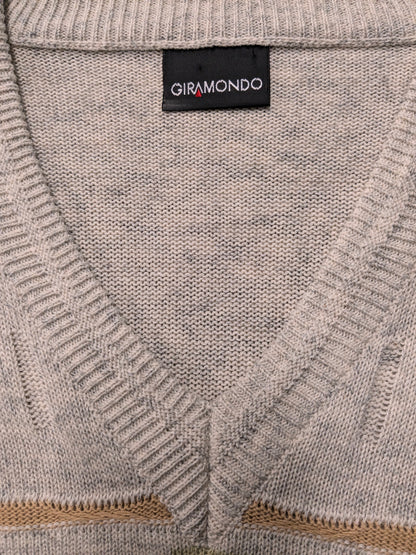 Vintage Giramondo sweater with V-neck. Beige green colored. Size L.