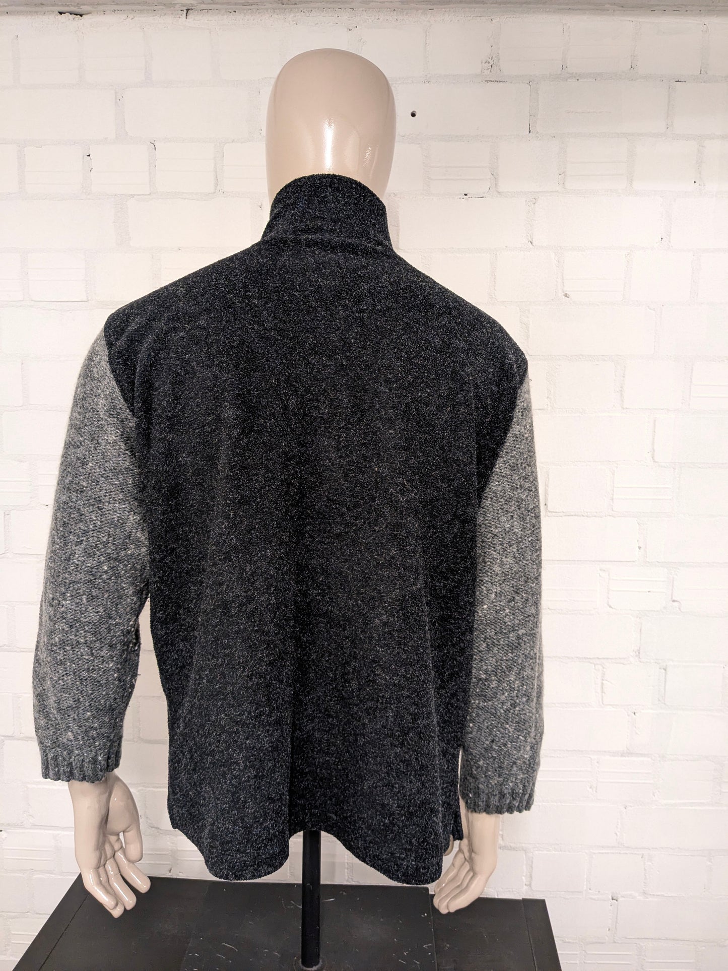 Vintage pina lia wool sweater with zipper. Dark gray colored. Size 2XL / XXL. 10% wool.