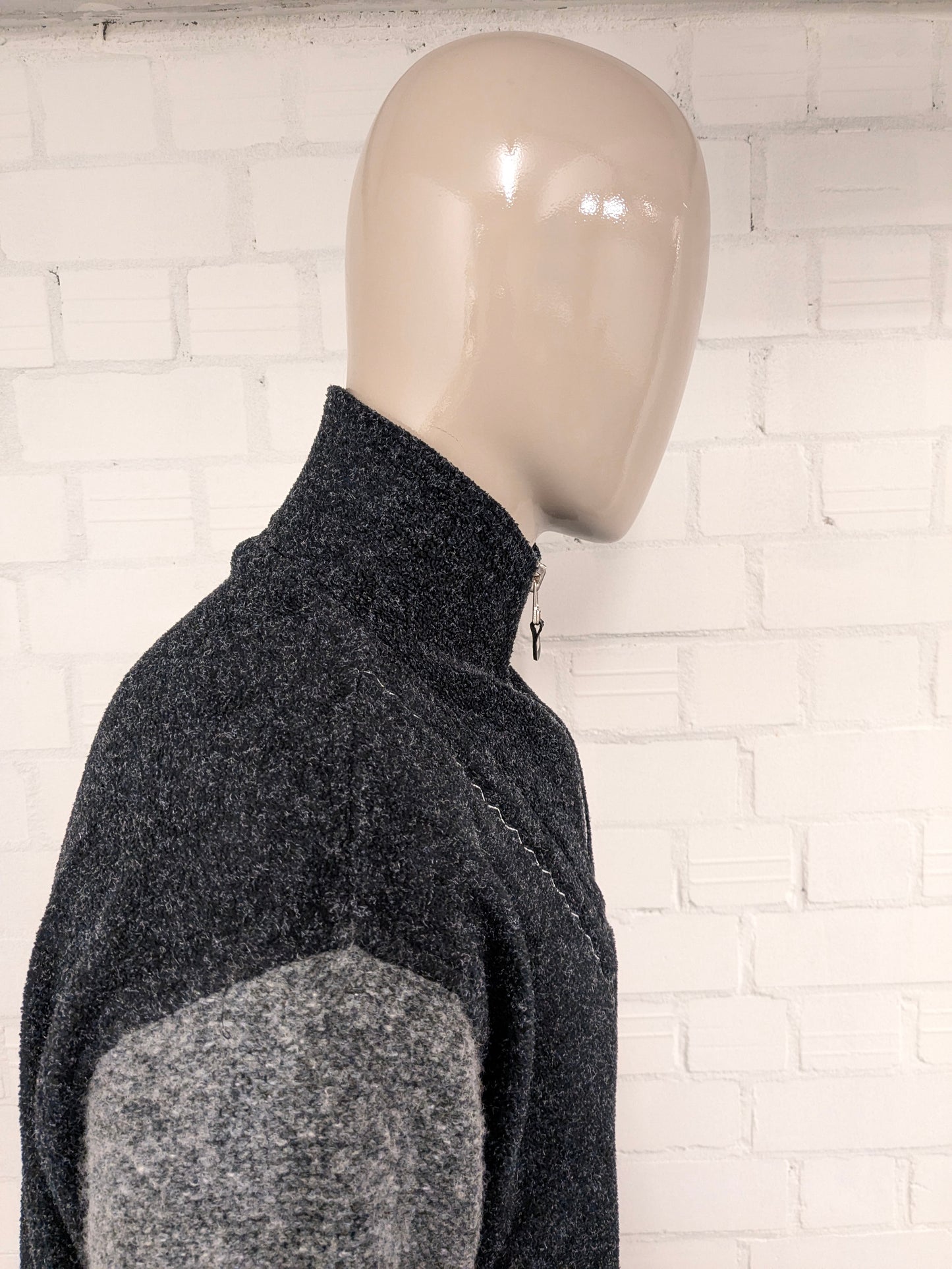 Vintage pina lia wool sweater with zipper. Dark gray colored. Size 2XL / XXL. 10% wool.