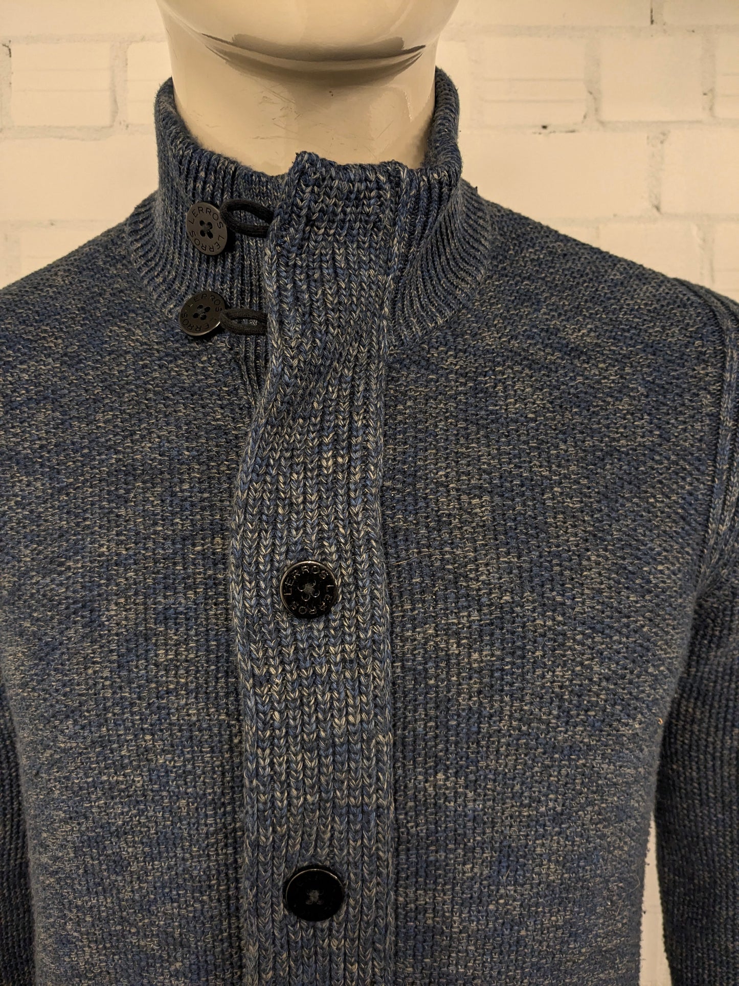 Cardigan Lerros avec fermeture éclair et boutons. Vert bleu mélangé. Taille M.