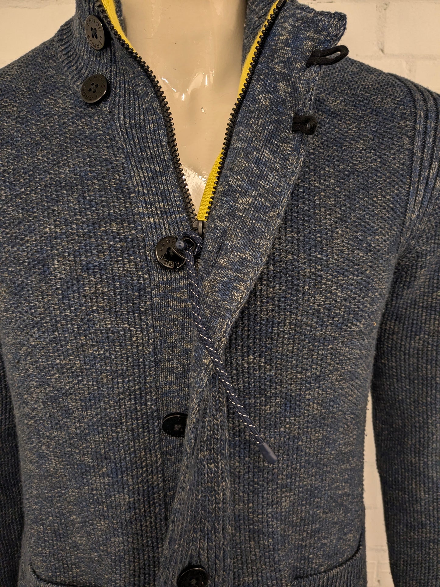 Cardigan Lerros avec fermeture éclair et boutons. Vert bleu mélangé. Taille M.