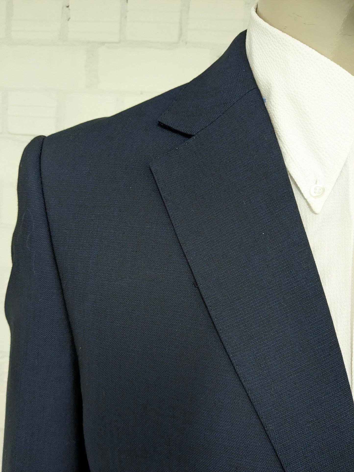 Veste en laine Luigi Cassic. Couleur bleu foncé. Taille 56 / XL.