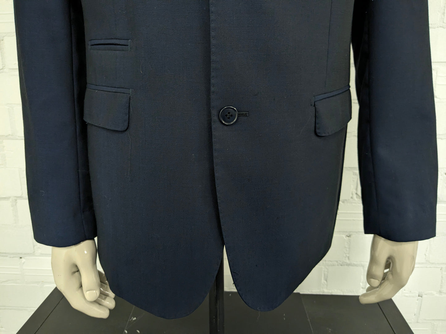 Veste en laine Luigi Cassic. Couleur bleu foncé. Taille 56 / XL.