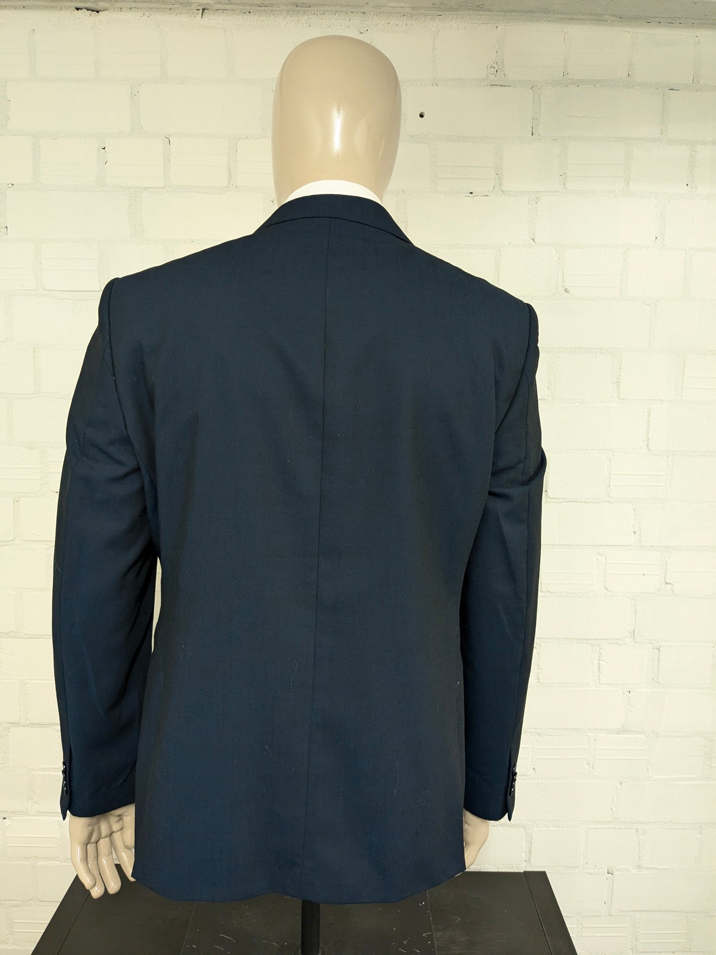 Veste en laine Luigi Cassic. Couleur bleu foncé. Taille 56 / XL.