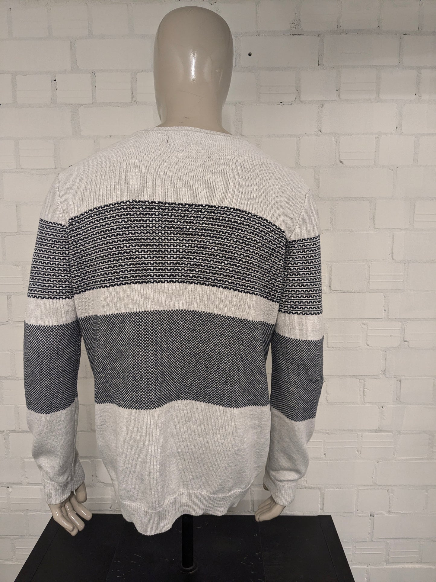 Springfield sweater. Beige dark blue motif. Size XL.