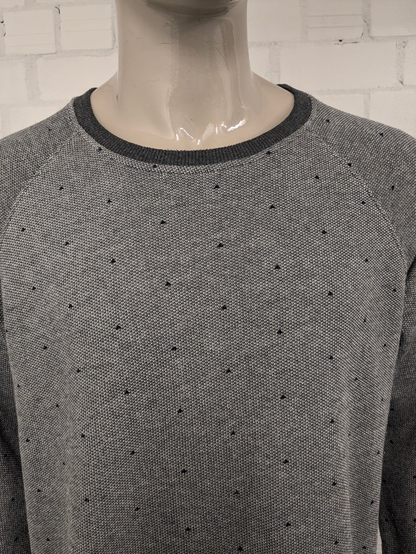 Springfield sweater. Gray motif. Size XL.