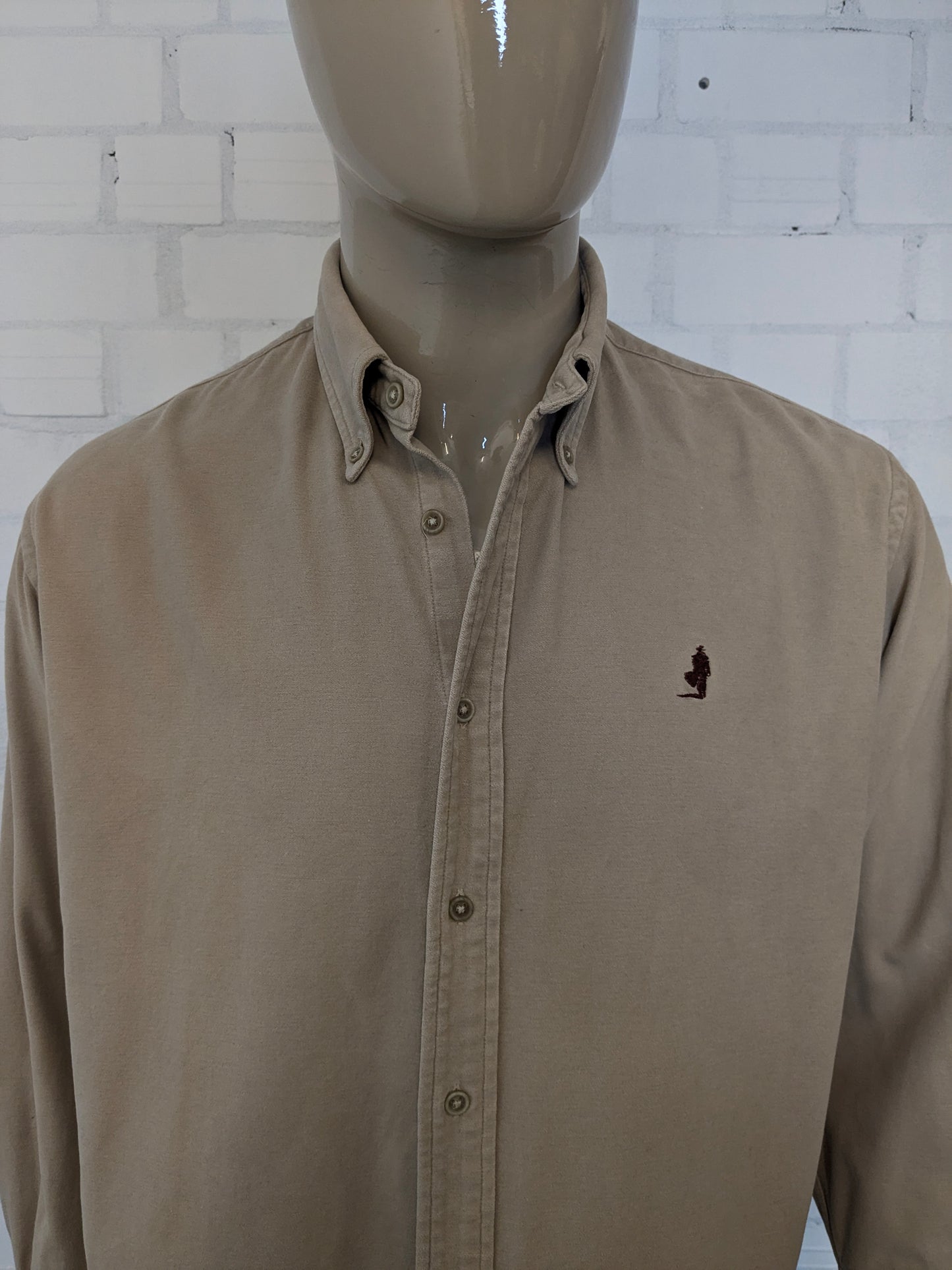 Marlboro overhemd. Beige gekleurd. Dikkere stof. Maat 2XL / XXL.