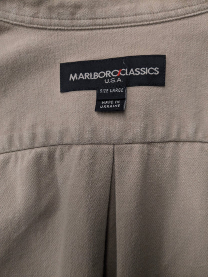 Marlboro overhemd. Beige gekleurd. Dikkere stof. Maat 2XL / XXL.