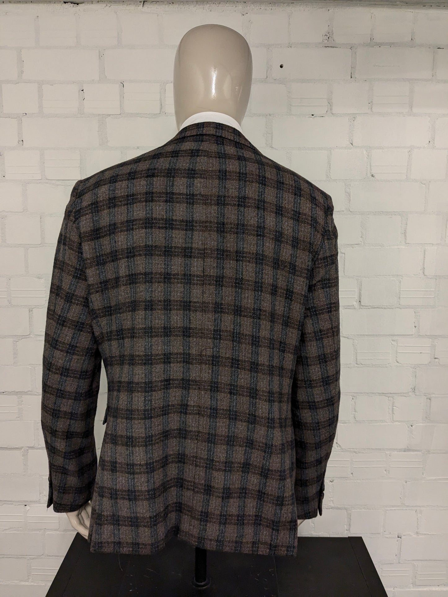 Paul Jacobs woolen jacket. Brown blue checked. Size 56 / XL.