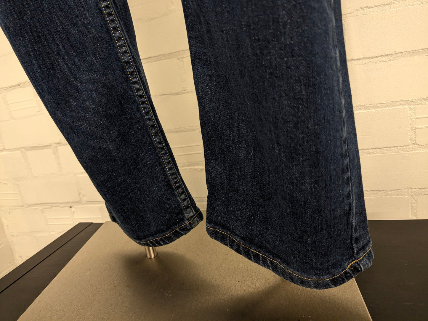 LEE jeans. Donker Blauw gekleurd. Maat W38 - L34. type Brooklyn.