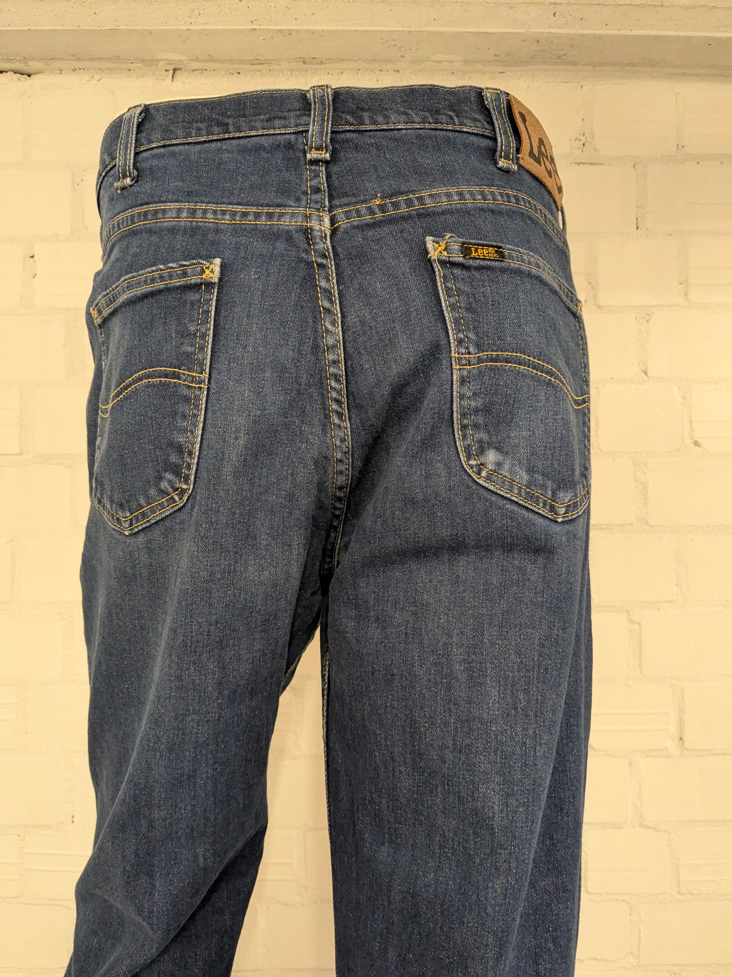 LEE jeans. Donker Blauw gekleurd. Maat W38 - L34. type Brooklyn.