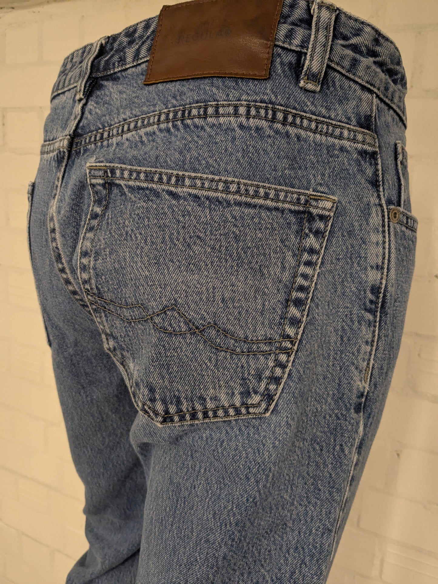 C&A jeans. Blauw gekleurd. Maat W33 - L32. The Regular.