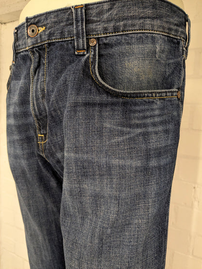 Boss Hugo Boss jeans. Donker Blauw gekleurd. Maat W35 - L32. Regular Fit.