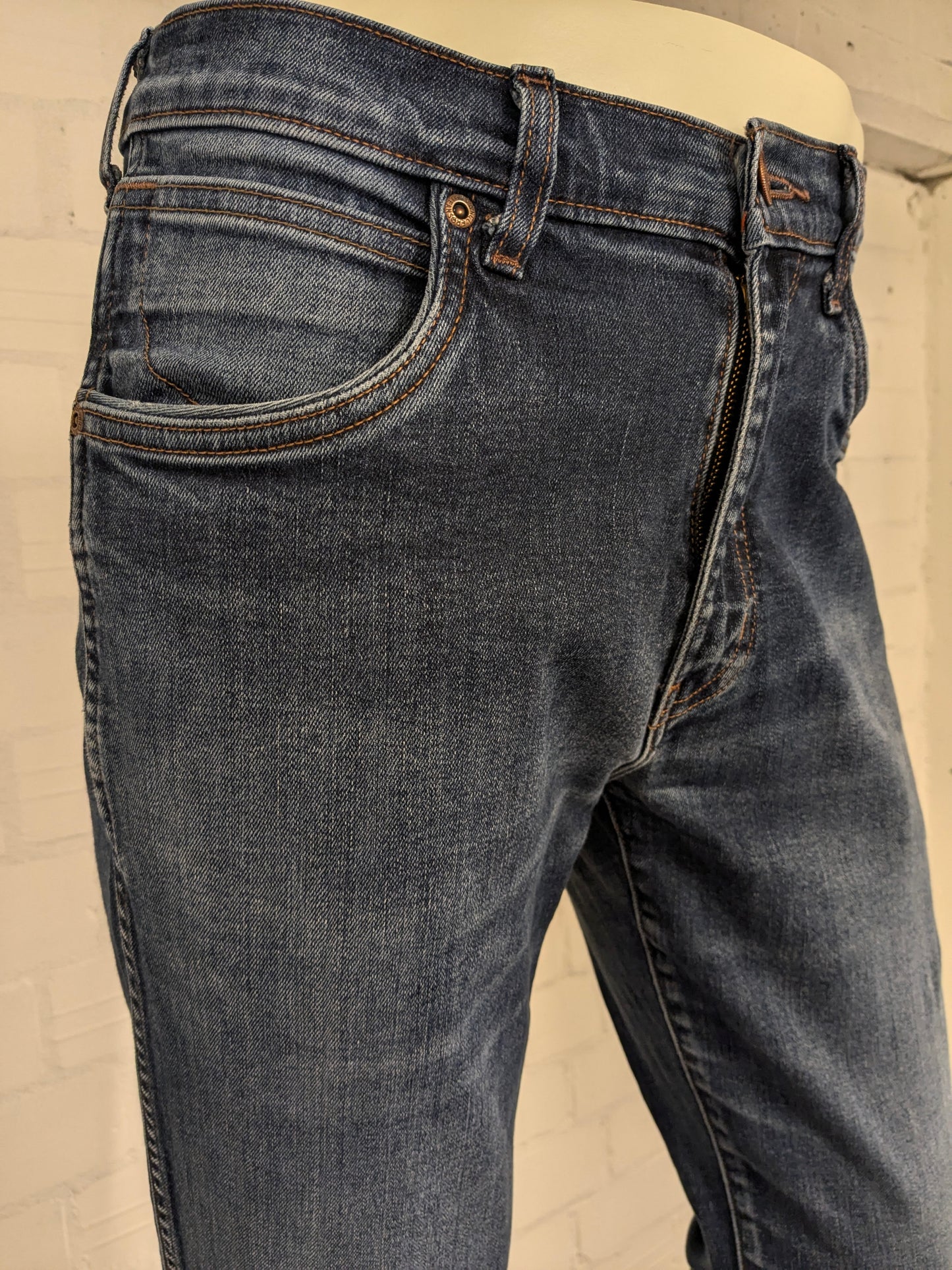 Wrangler jeans. Donker Blauw gekleurd. Maat W32 - L32. type Arizona. stretch.