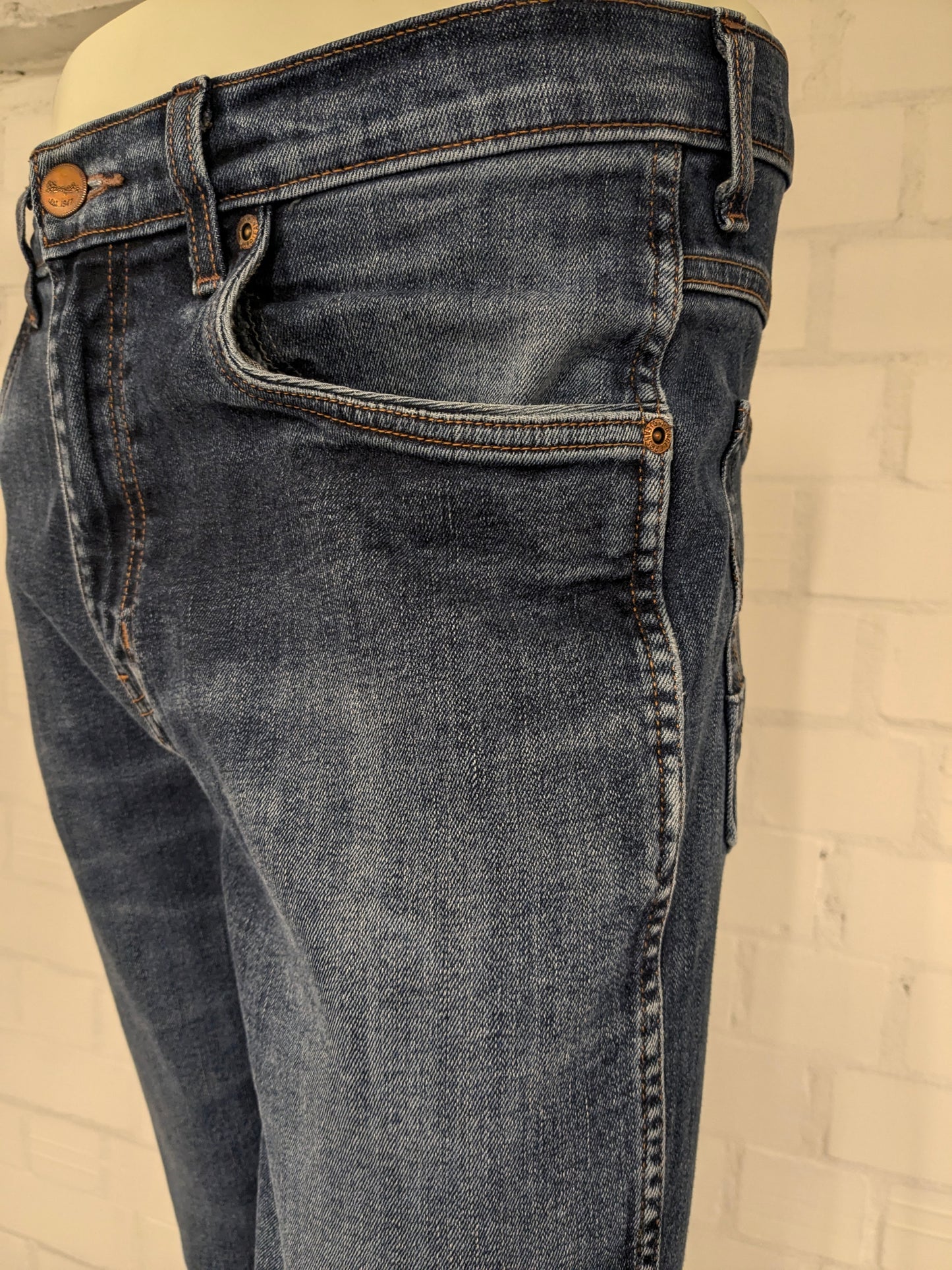 Wrangler jeans. Donker Blauw gekleurd. Maat W32 - L32. type Arizona. stretch.