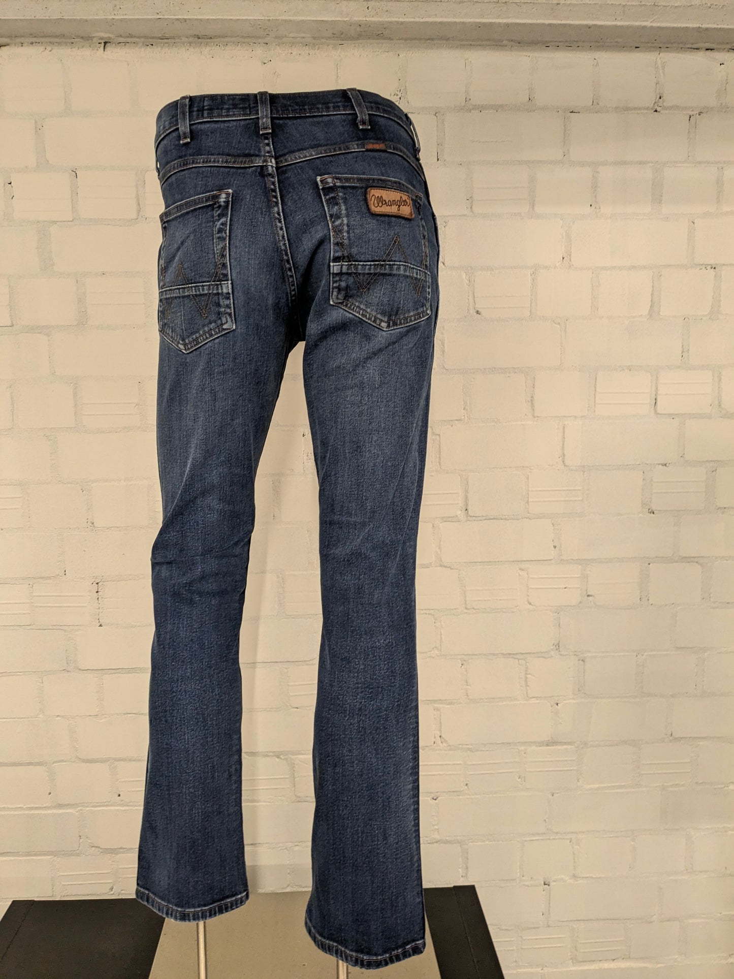 Wrangler jeans. Donker Blauw gekleurd. Maat W32 - L32. type Arizona. stretch.