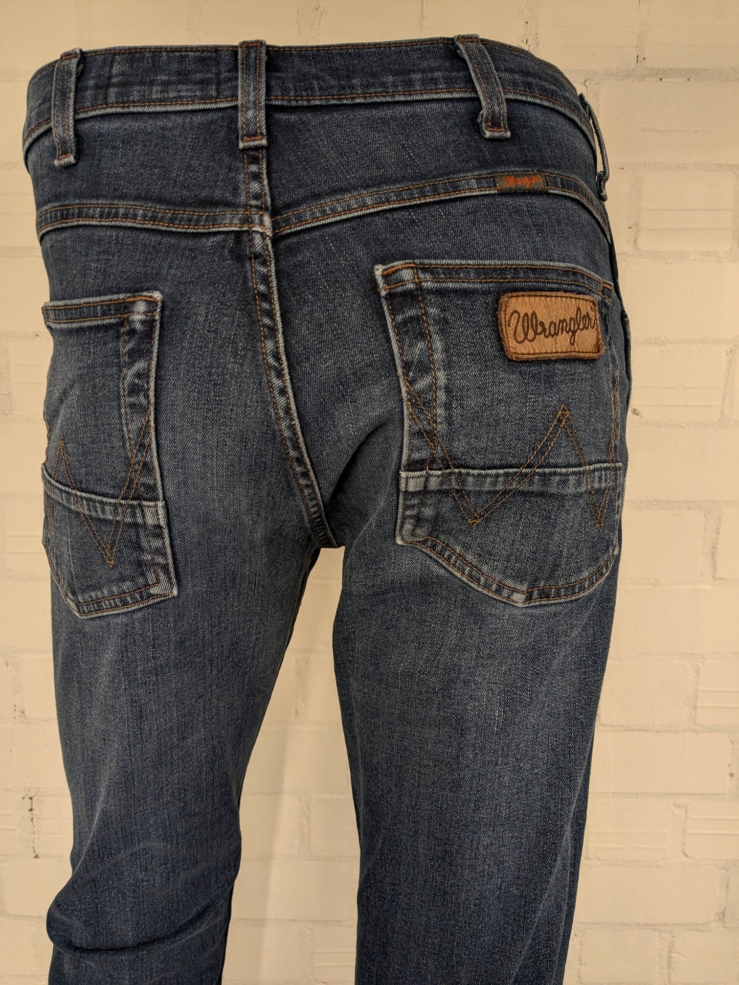 Wrangler jeans. Donker Blauw gekleurd. Maat W32 - L32. type Arizona. stretch.