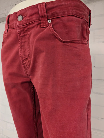 Levi's 511 jeans. Rood gekleurd. Maat W34 - L32. Slim.