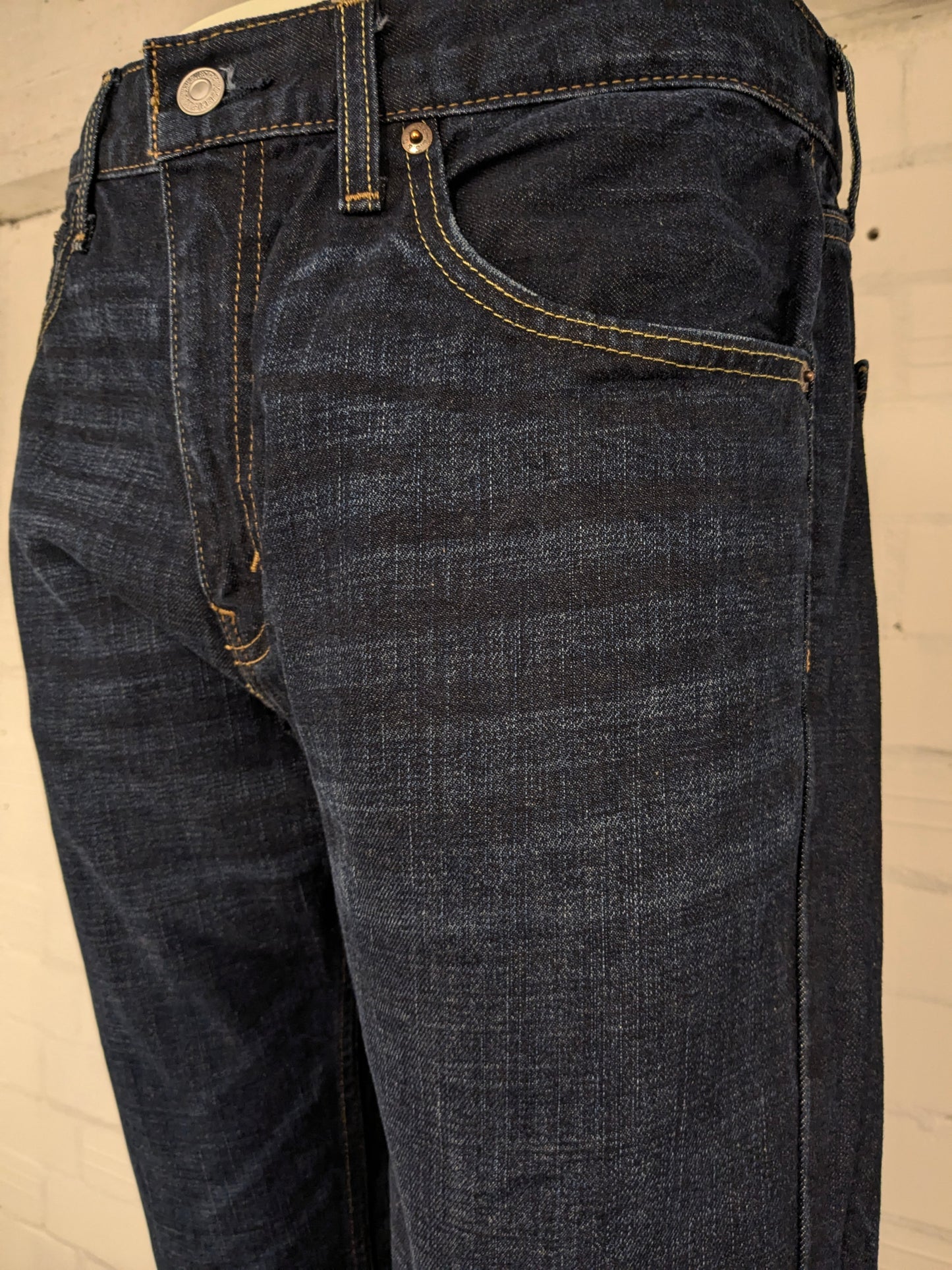 Levi's 527 Flared Jeans. Donker Blauw gekleurd. Maat W34 - L32.