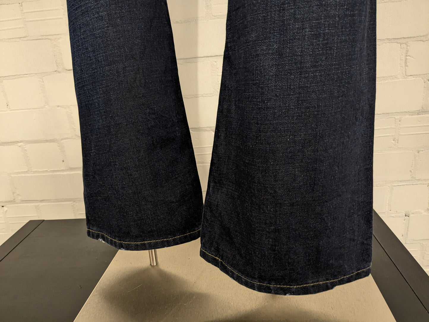 Levi's 527 Flared Jeans. Donker Blauw gekleurd. Maat W34 - L32.