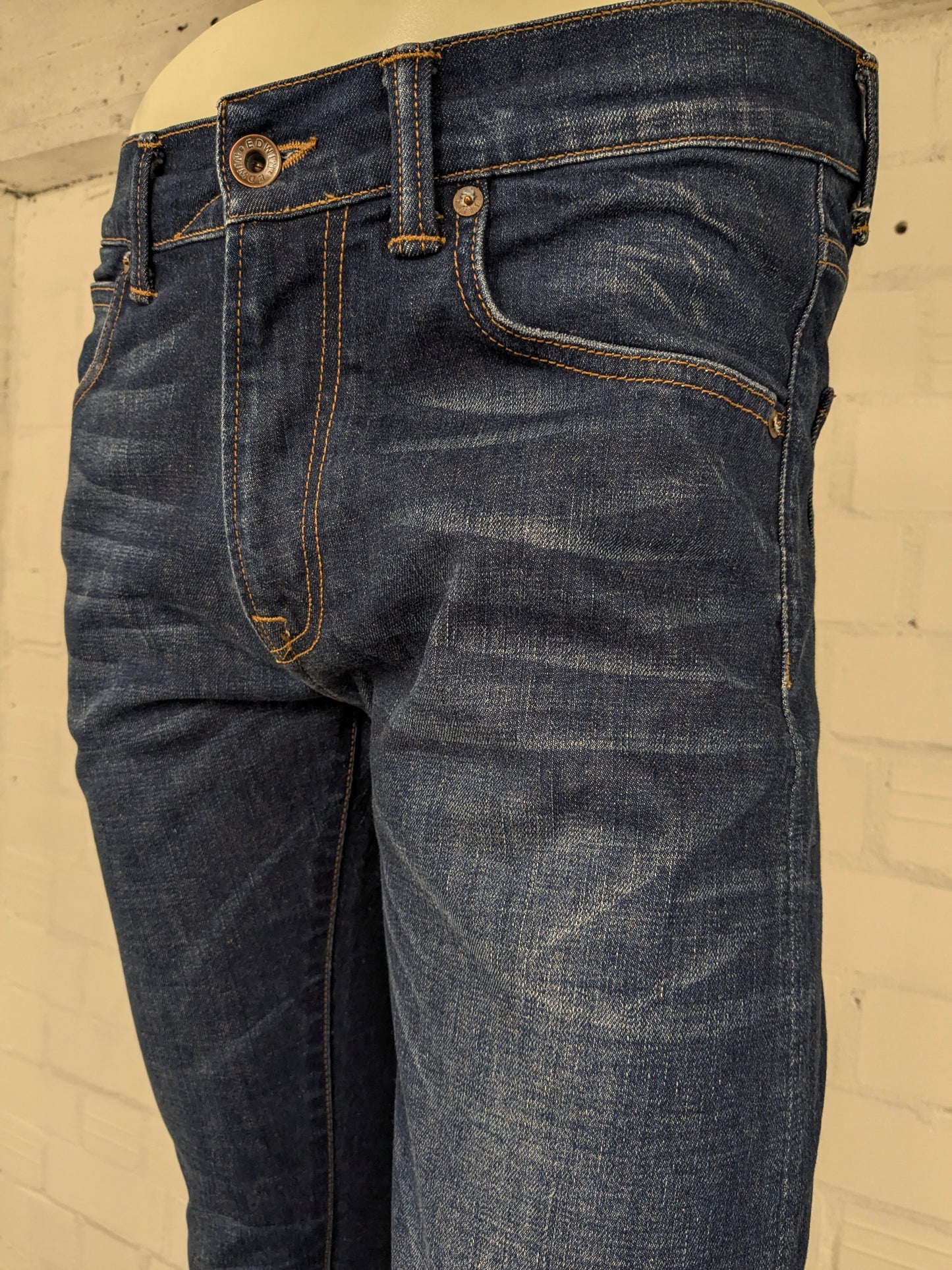 Edwin jeans. Donker Blauw gekleurd. Maat W31 - L34. Slim Tappered. Low Crotch.