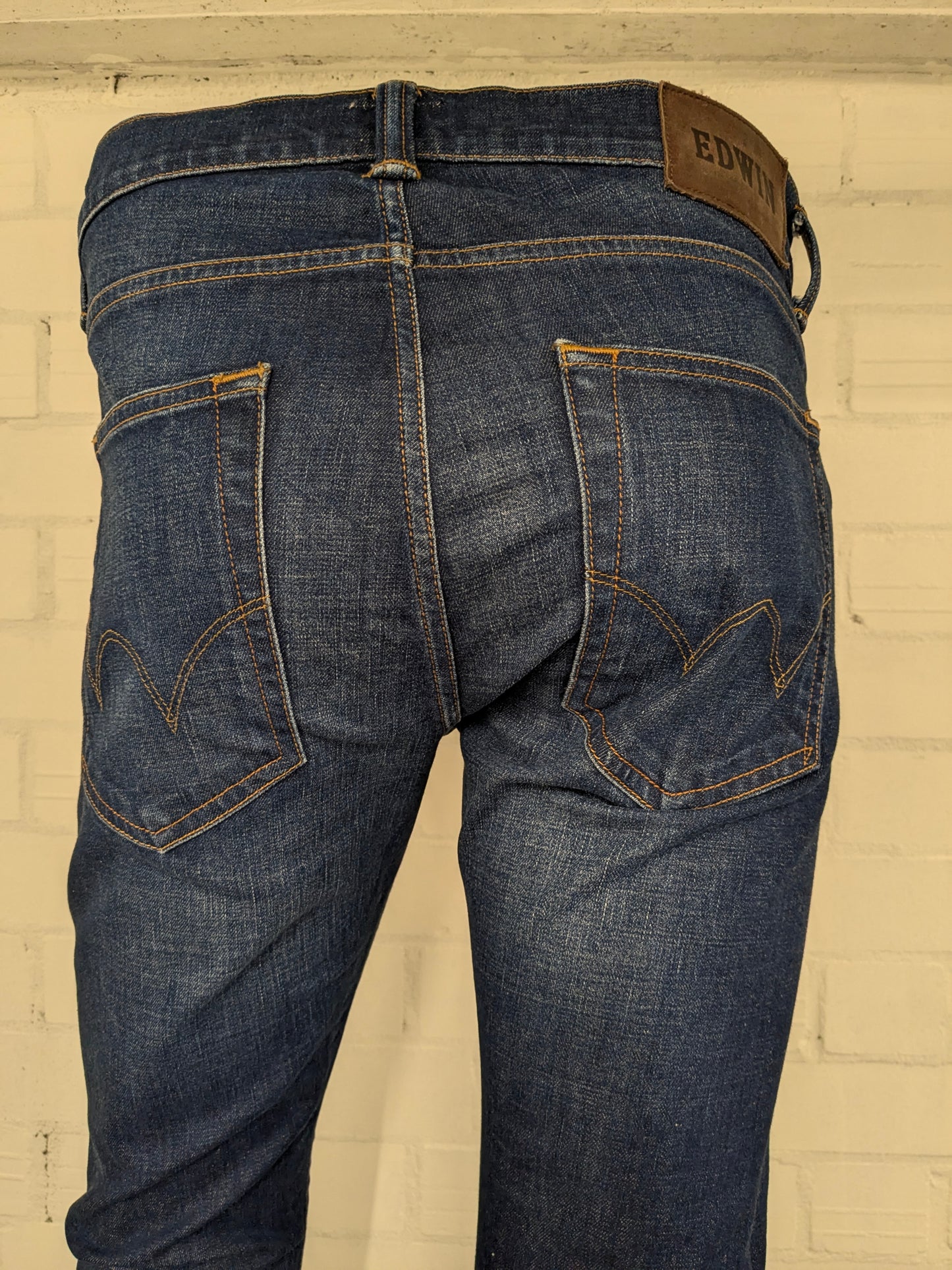 Edwin jeans. Donker Blauw gekleurd. Maat W31 - L34. Slim Tappered. Low Crotch.