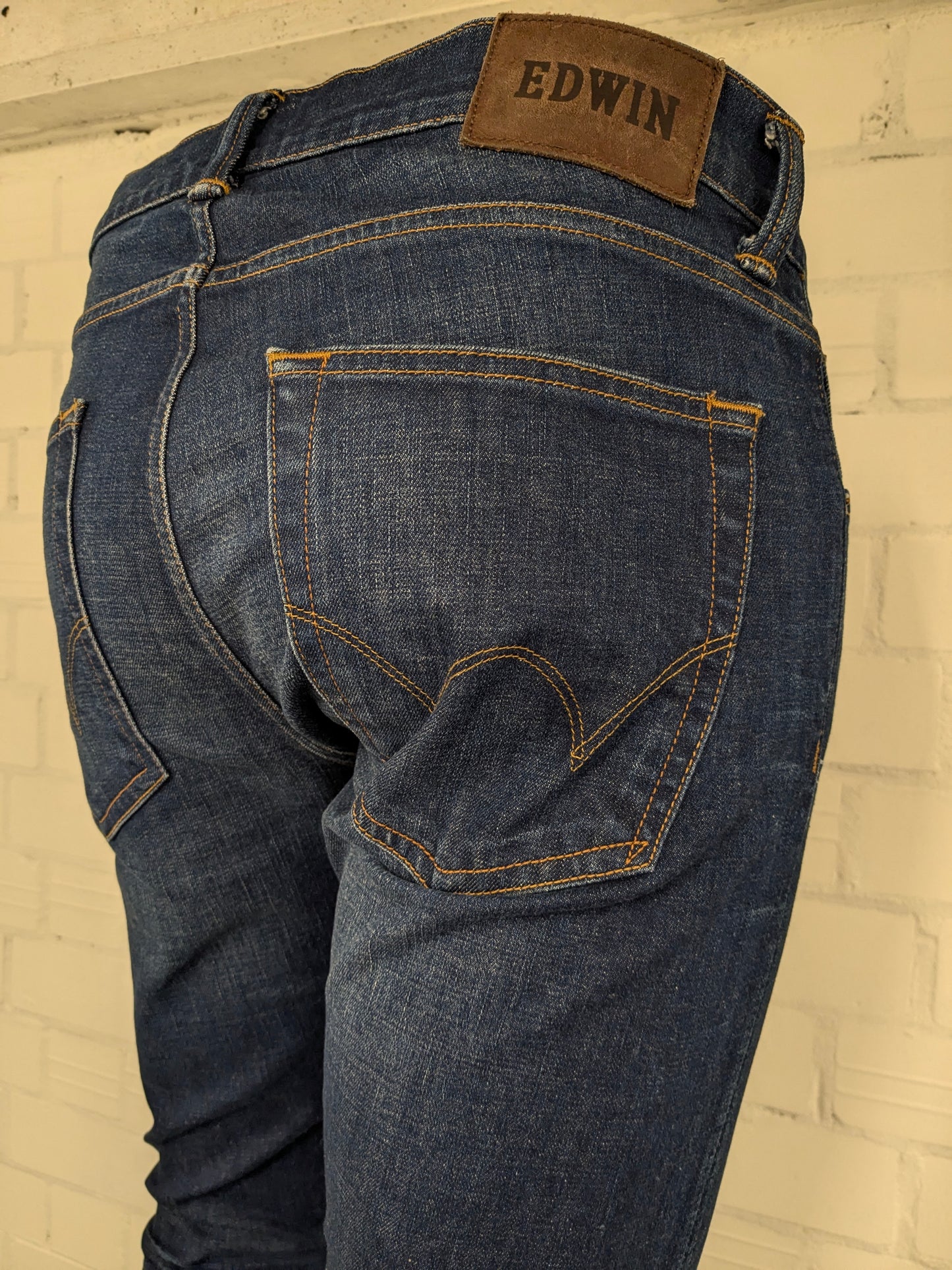 Edwin jeans. Donker Blauw gekleurd. Maat W31 - L34. Slim Tappered. Low Crotch.