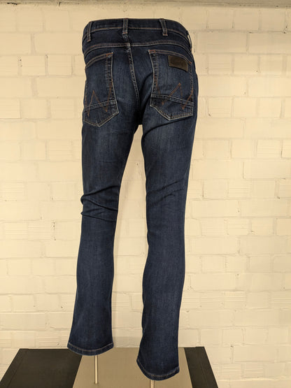 Wrangler jeans. Donker Blauw gekleurd. Maat W32 - L32. type Greensboro. stretch.