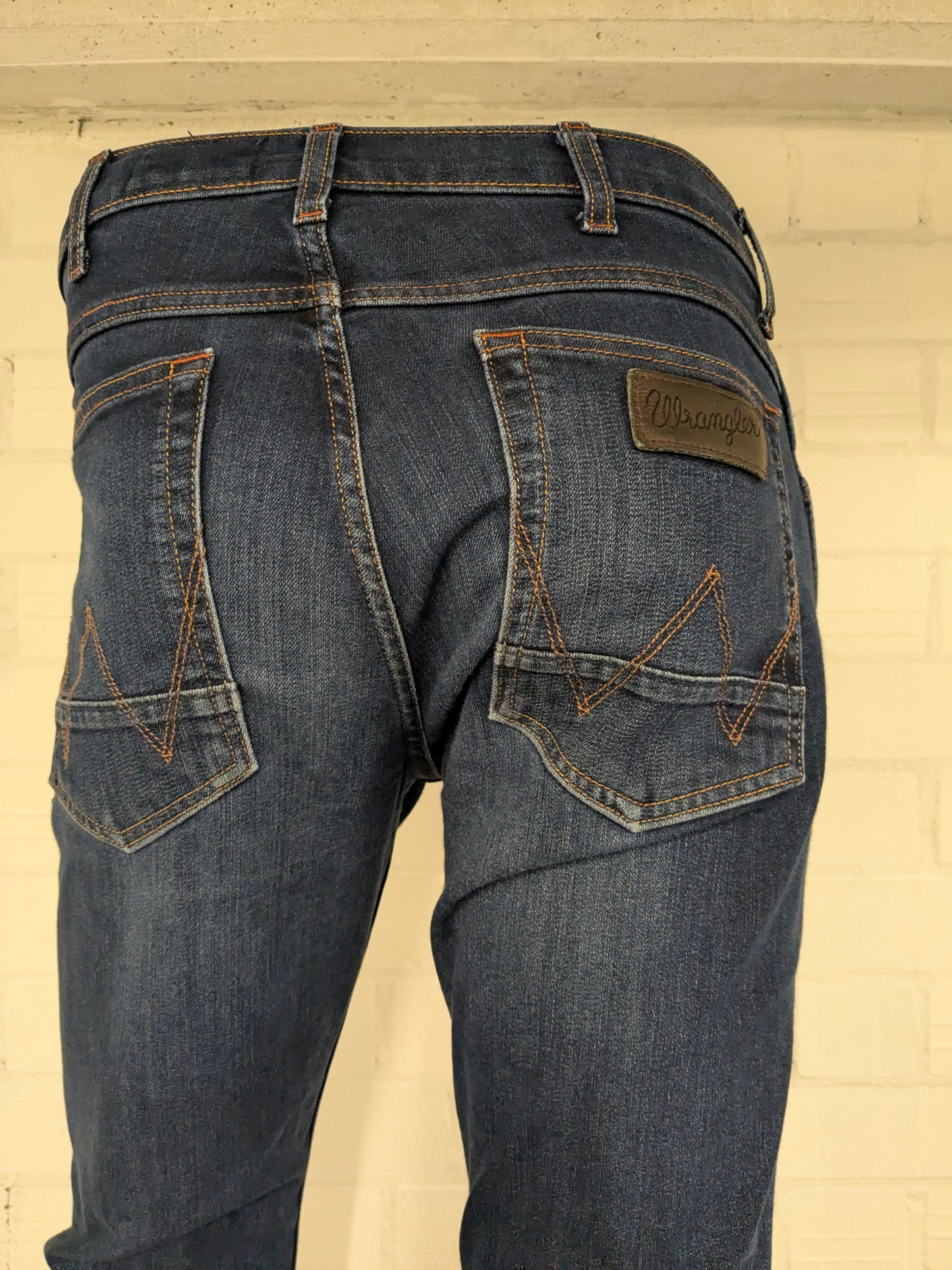 Wrangler jeans. Donker Blauw gekleurd. Maat W32 - L32. type Greensboro. stretch.