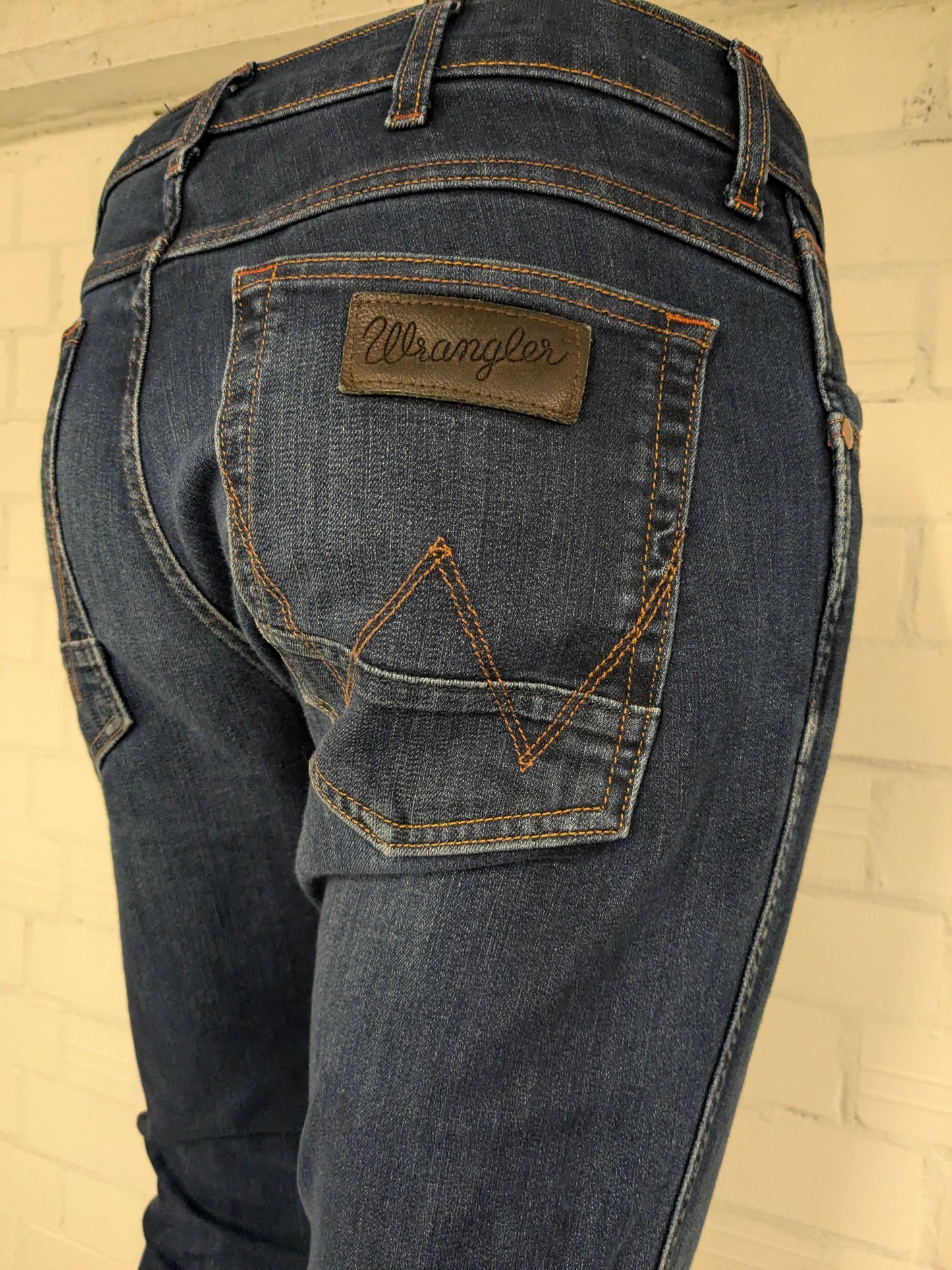 Wrangler jeans. Donker Blauw gekleurd. Maat W32 - L32. type Greensboro. stretch.