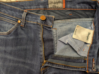 Wrangler jeans. Donker Blauw gekleurd. Maat W32 - L32. type Greensboro. stretch.