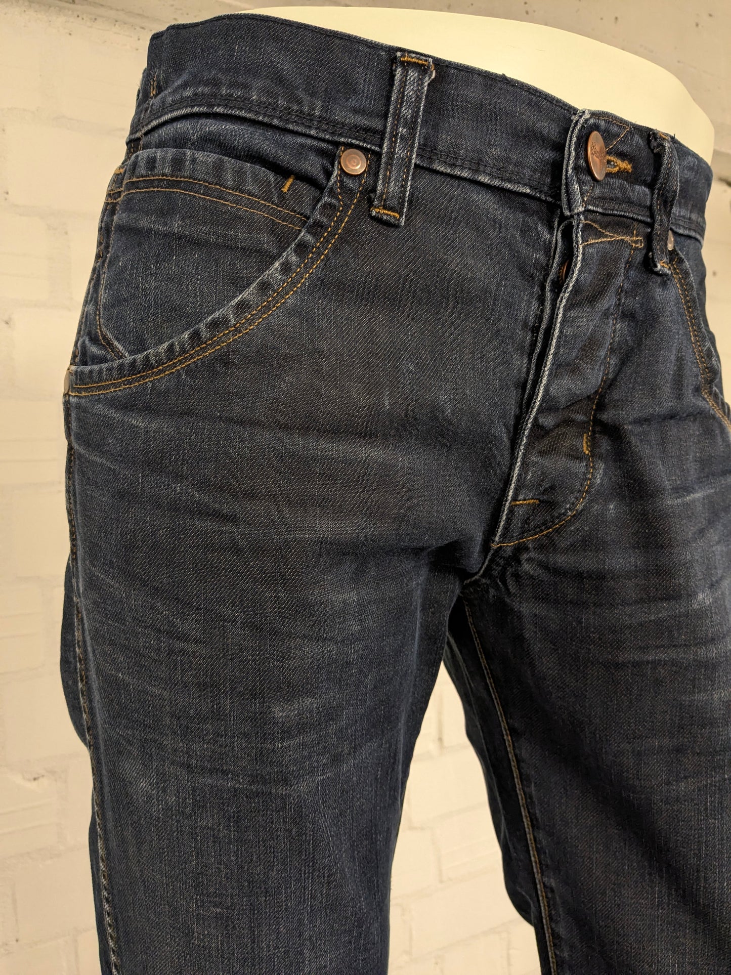 Wrangler jeans. Donker Blauw gekleurd. Maat W34 - L34. type Crank.