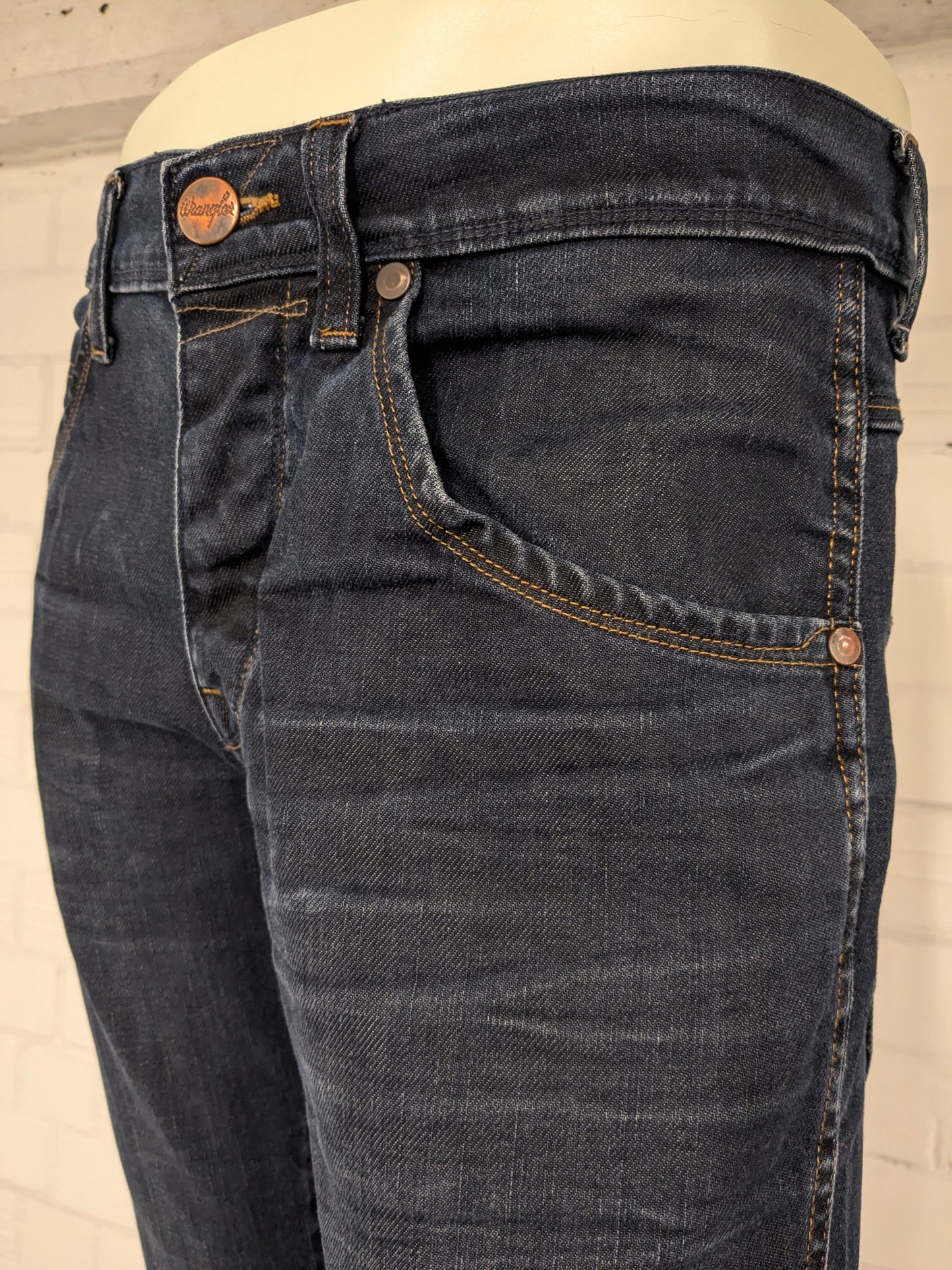 Wrangler jeans. Donker Blauw gekleurd. Maat W34 - L34. type Crank.