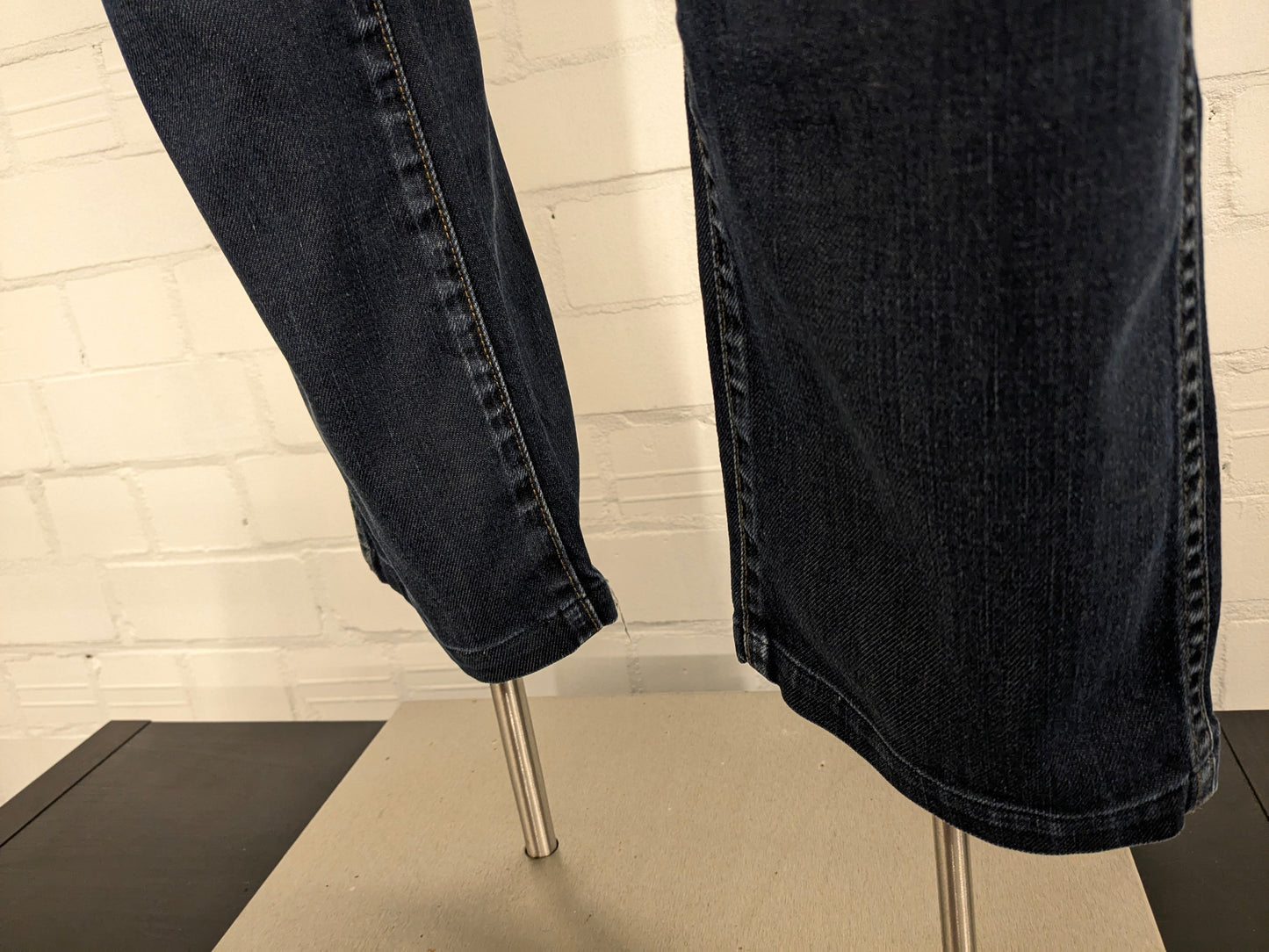 Wrangler jeans. Donker Blauw gekleurd. Maat W34 - L34. type Crank.