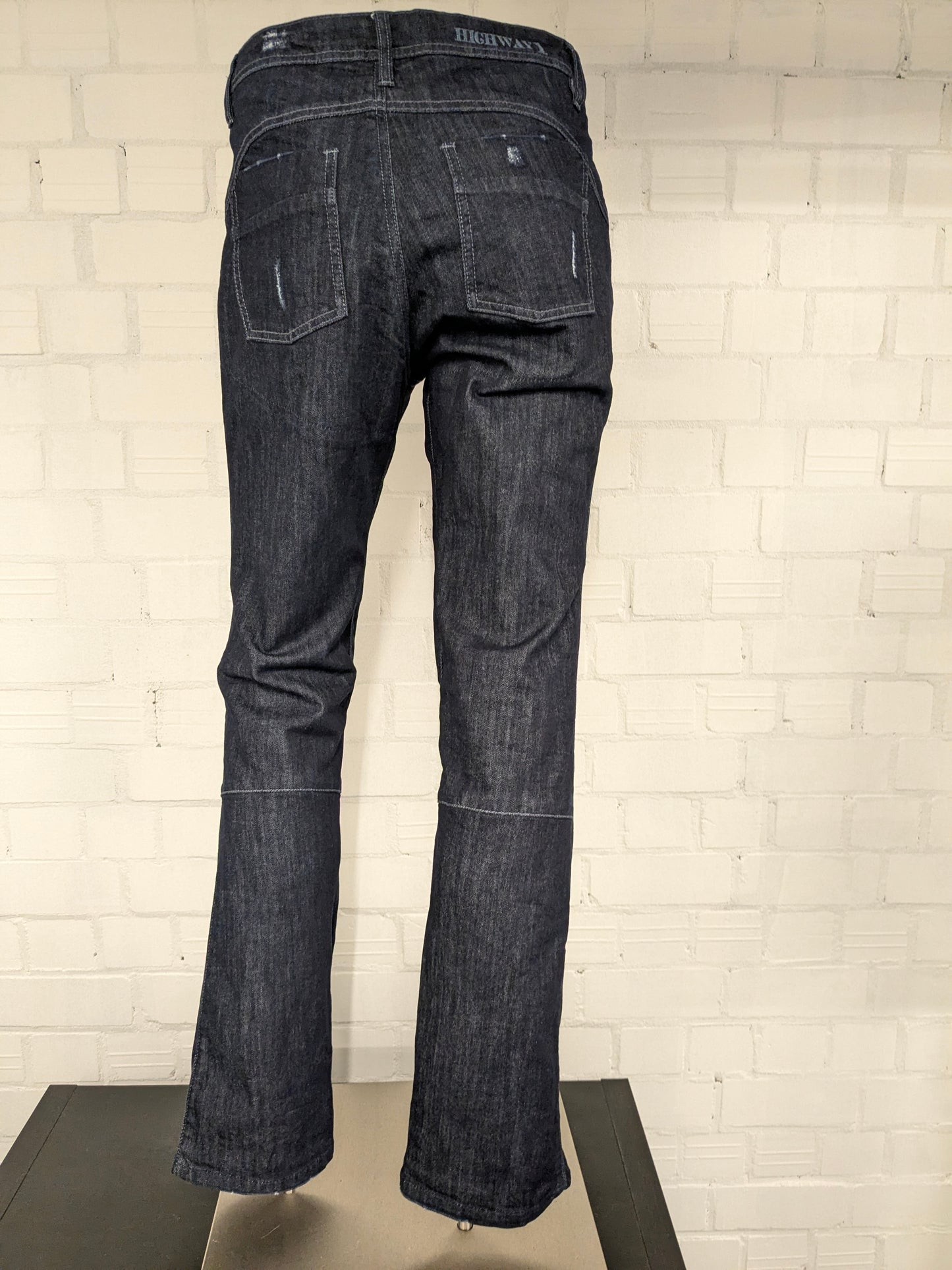 Highway1 -Jeans. Dunkelblau gefärbt. Größe W33 - L34.