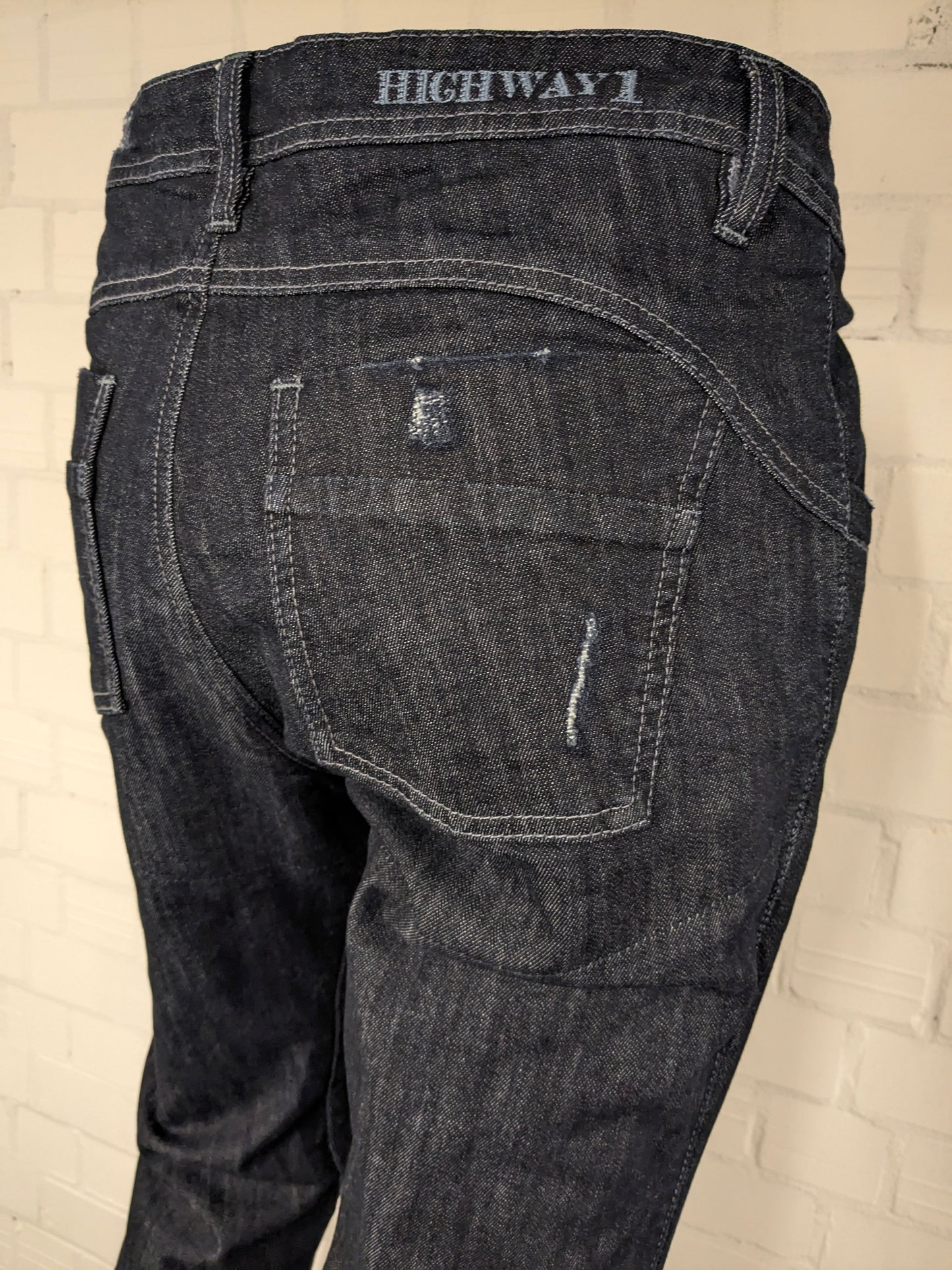 Highway1 -Jeans. Dunkelblau gefärbt. Größe W33 - L34.