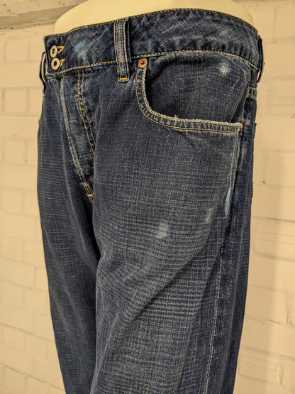 Jeans der Dieselindustrie. Blau gefärbt. Größe W36 - L34.